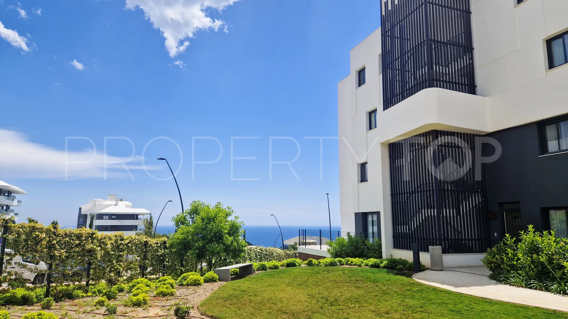 Buy apartment in El Higueron with 3 bedrooms