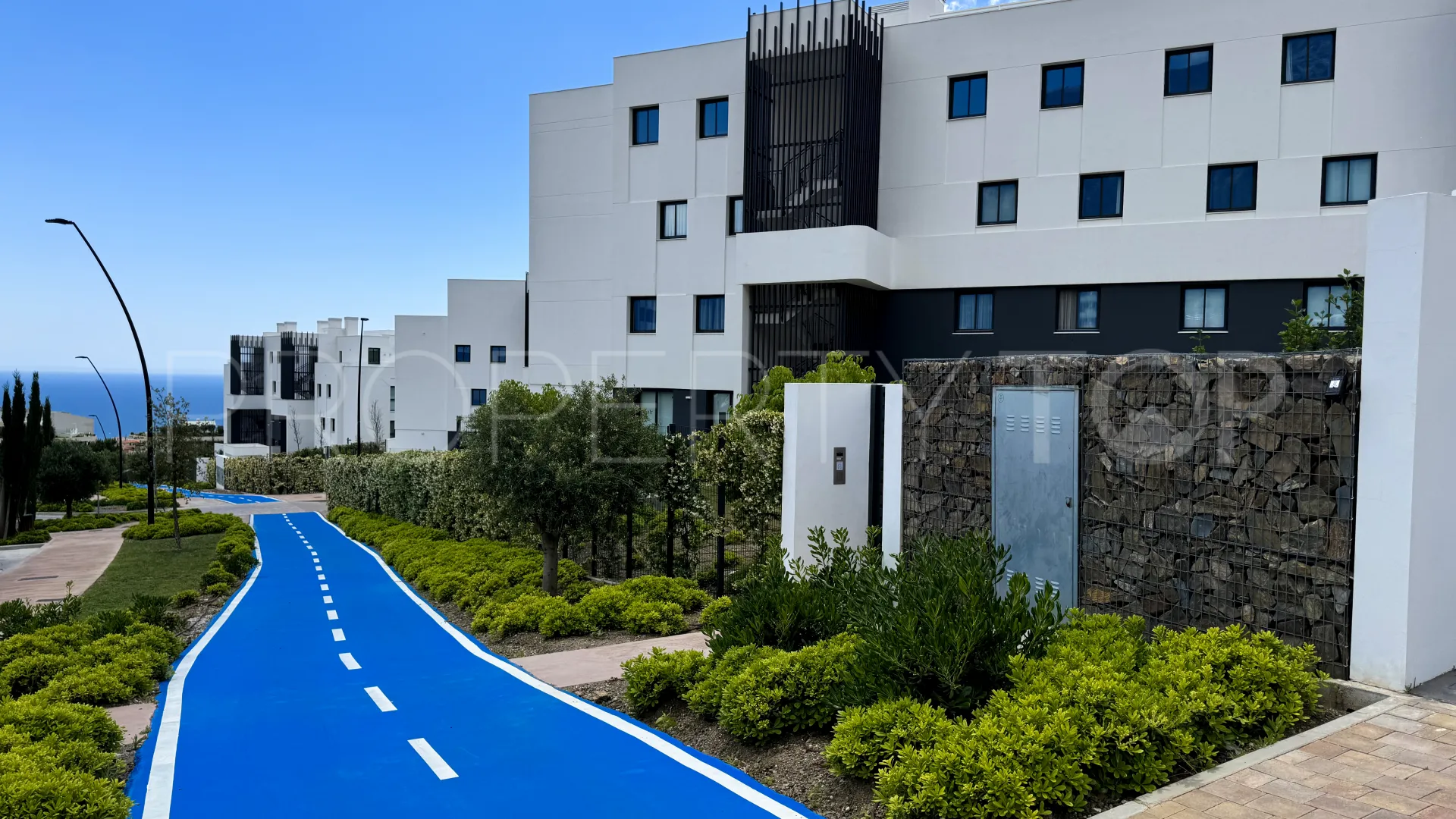 Buy apartment in El Higueron with 3 bedrooms