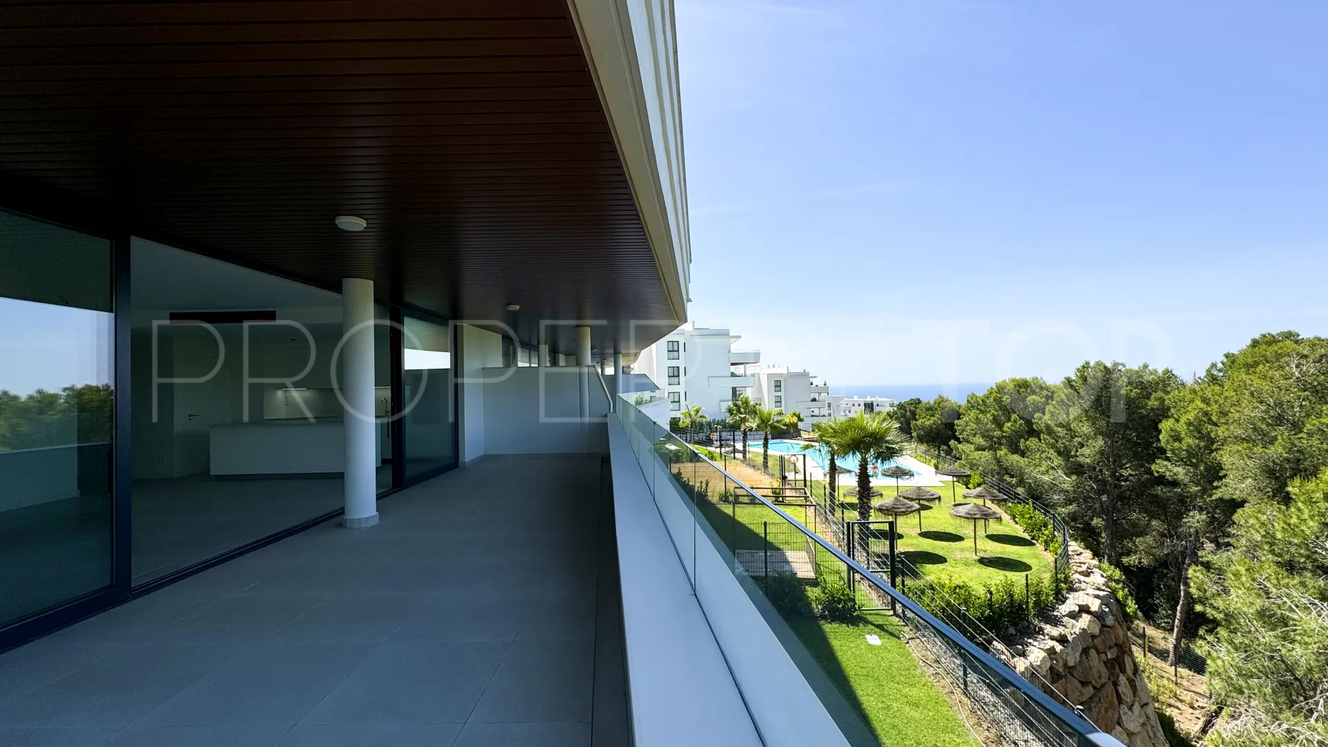 Buy apartment in El Higueron with 3 bedrooms