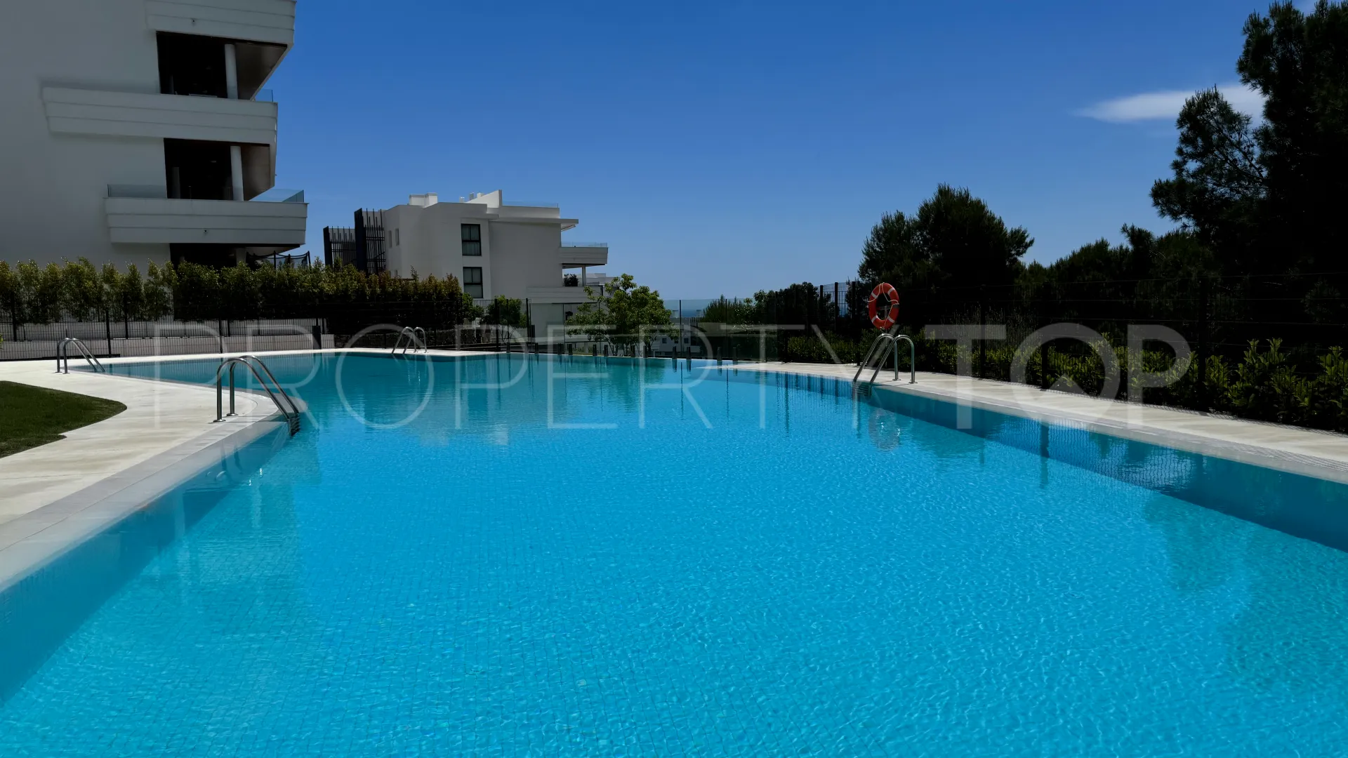 Buy apartment in El Higueron with 3 bedrooms