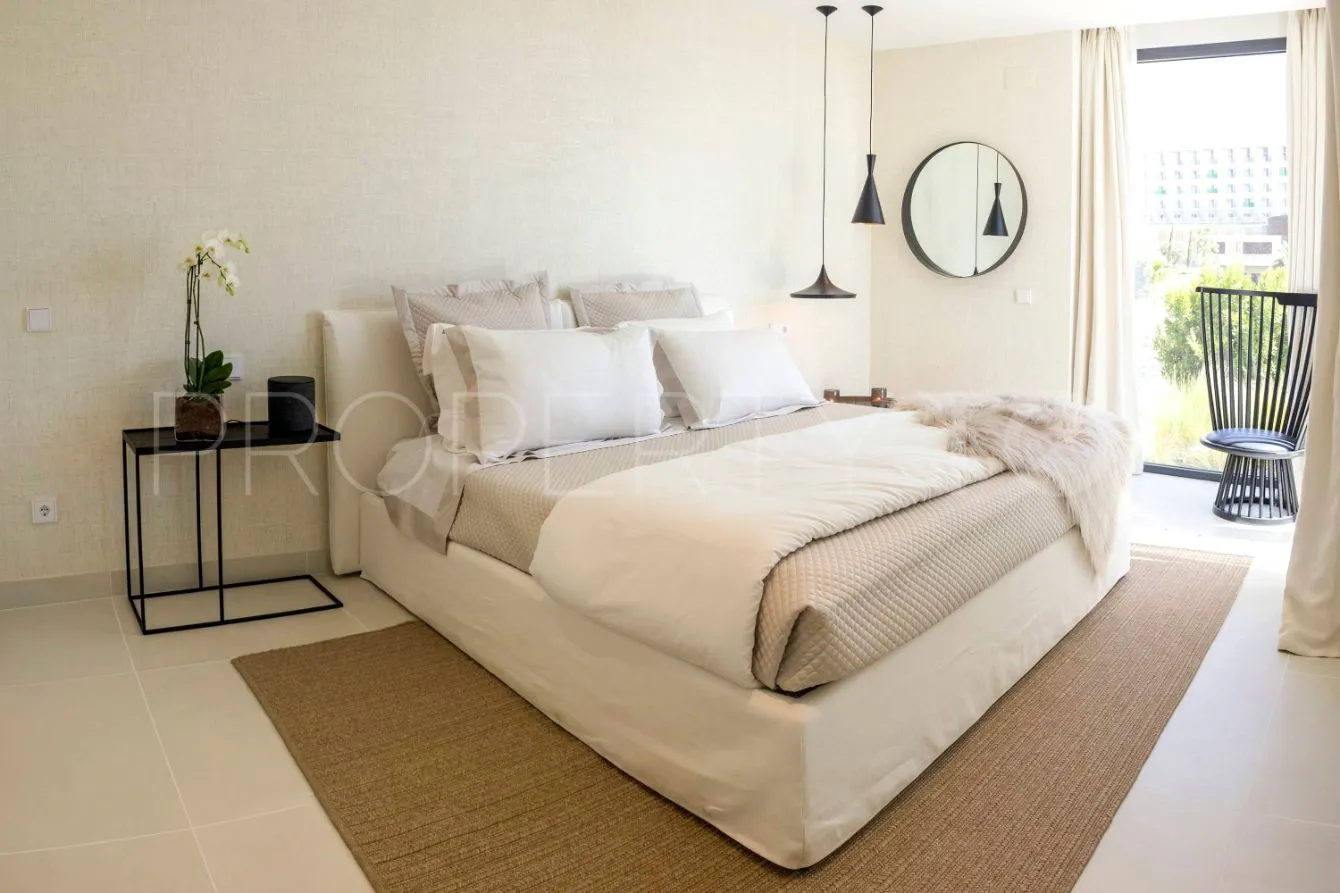 Buy apartment in El Higueron with 3 bedrooms