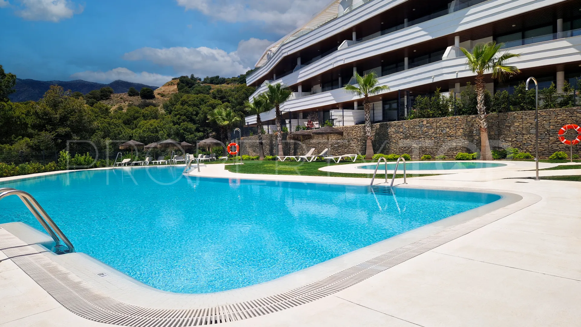 Buy apartment in El Higueron with 3 bedrooms