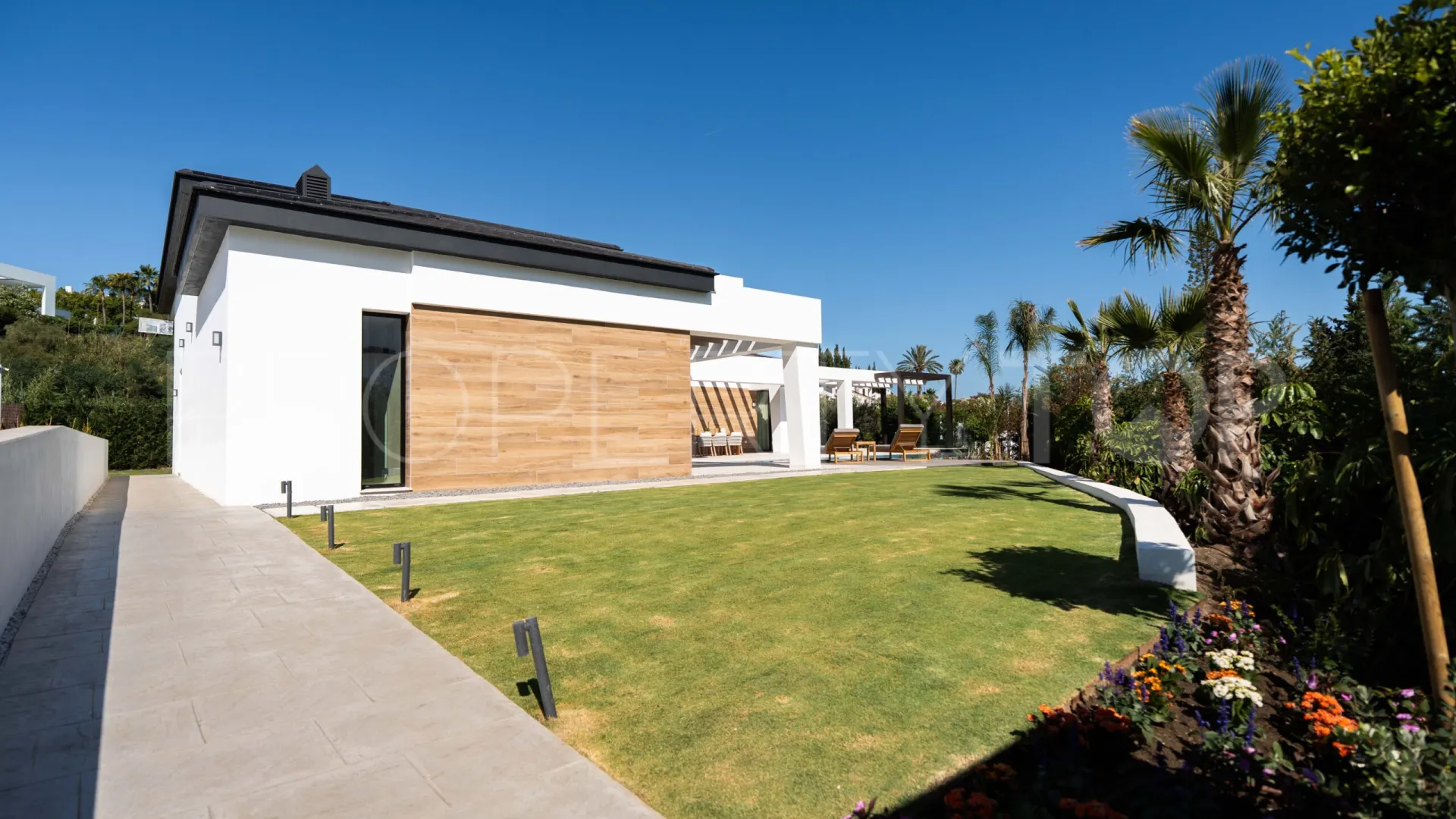Nueva Andalucia, chalet a la venta con 4 dormitorios