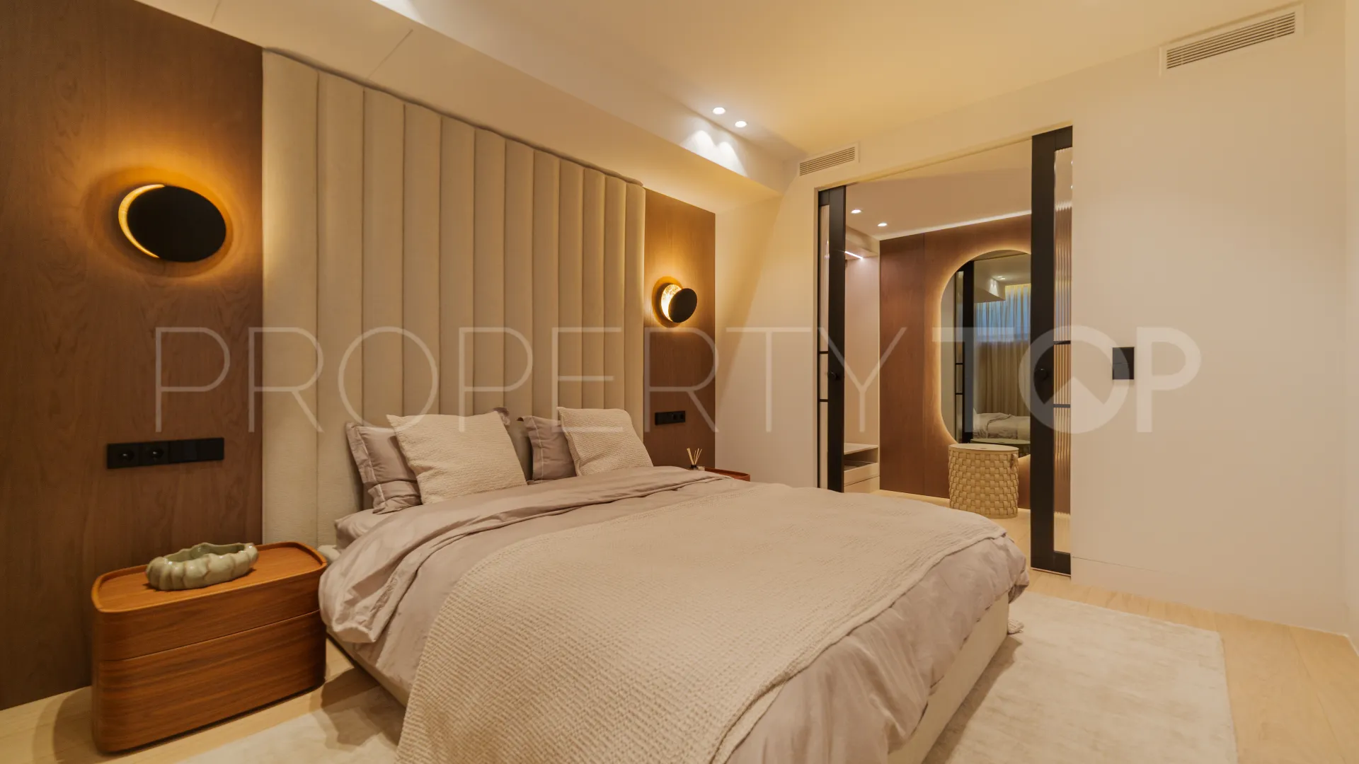 Se vende chalet en Marbesa con 4 dormitorios
