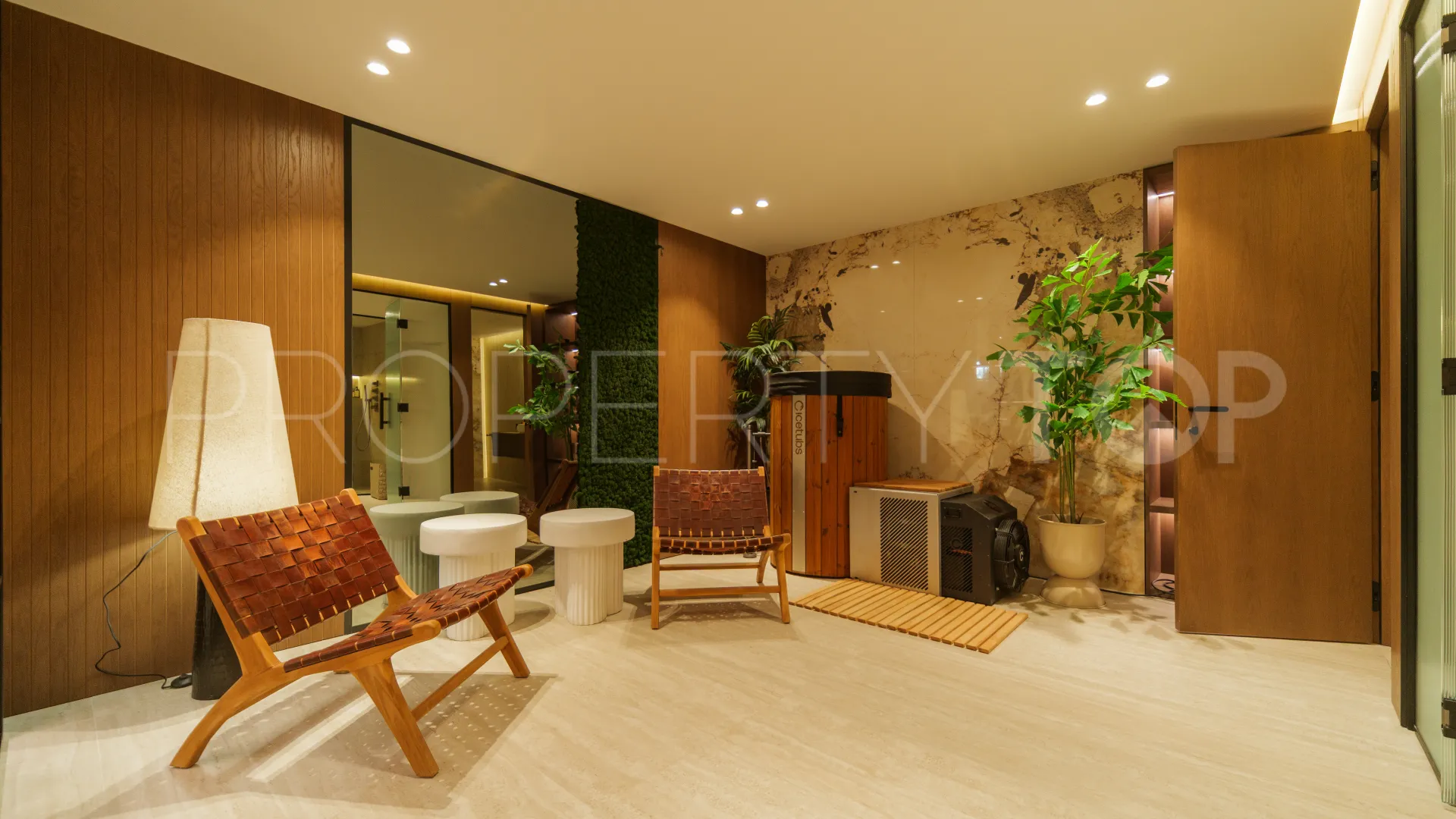 Se vende chalet en Marbesa con 4 dormitorios