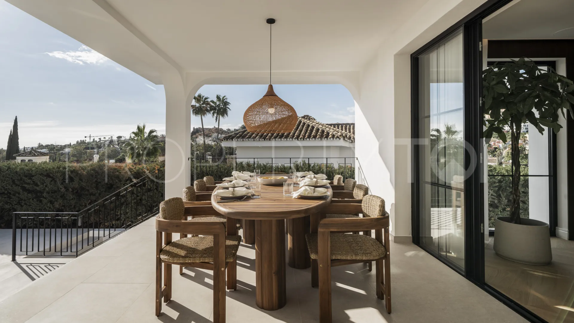 Chalet de 5 dormitorios en venta en Nueva Andalucia