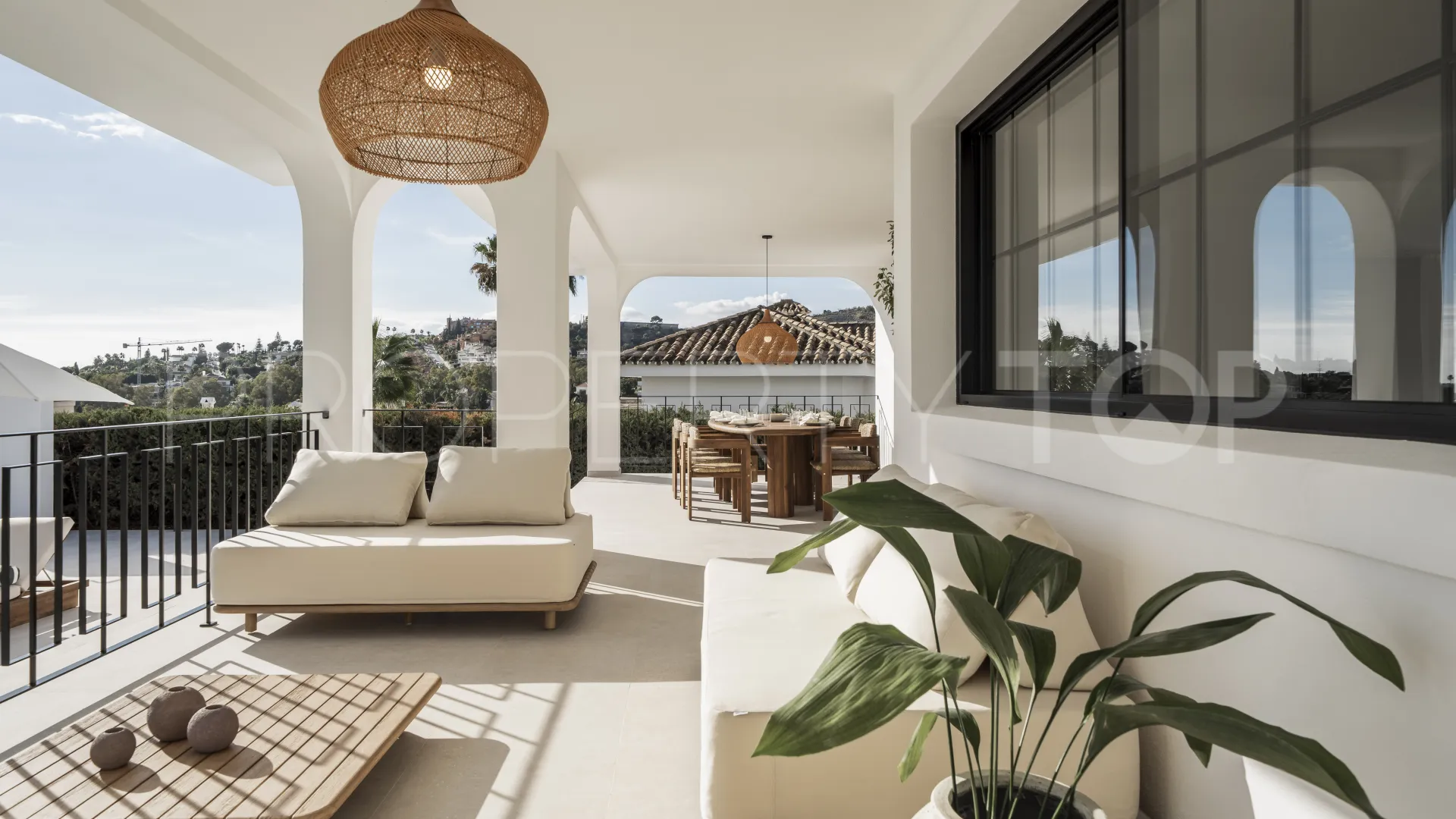 Chalet de 5 dormitorios en venta en Nueva Andalucia