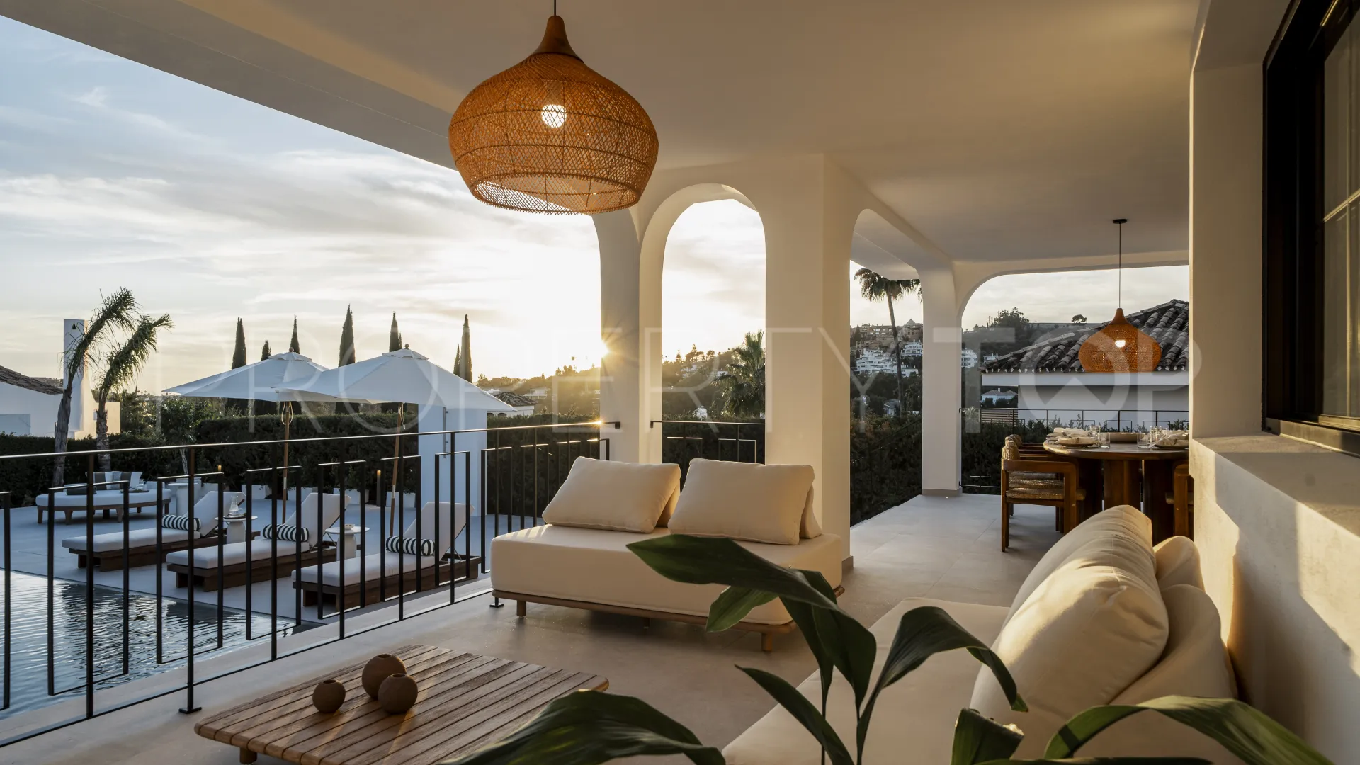 Chalet de 5 dormitorios en venta en Nueva Andalucia