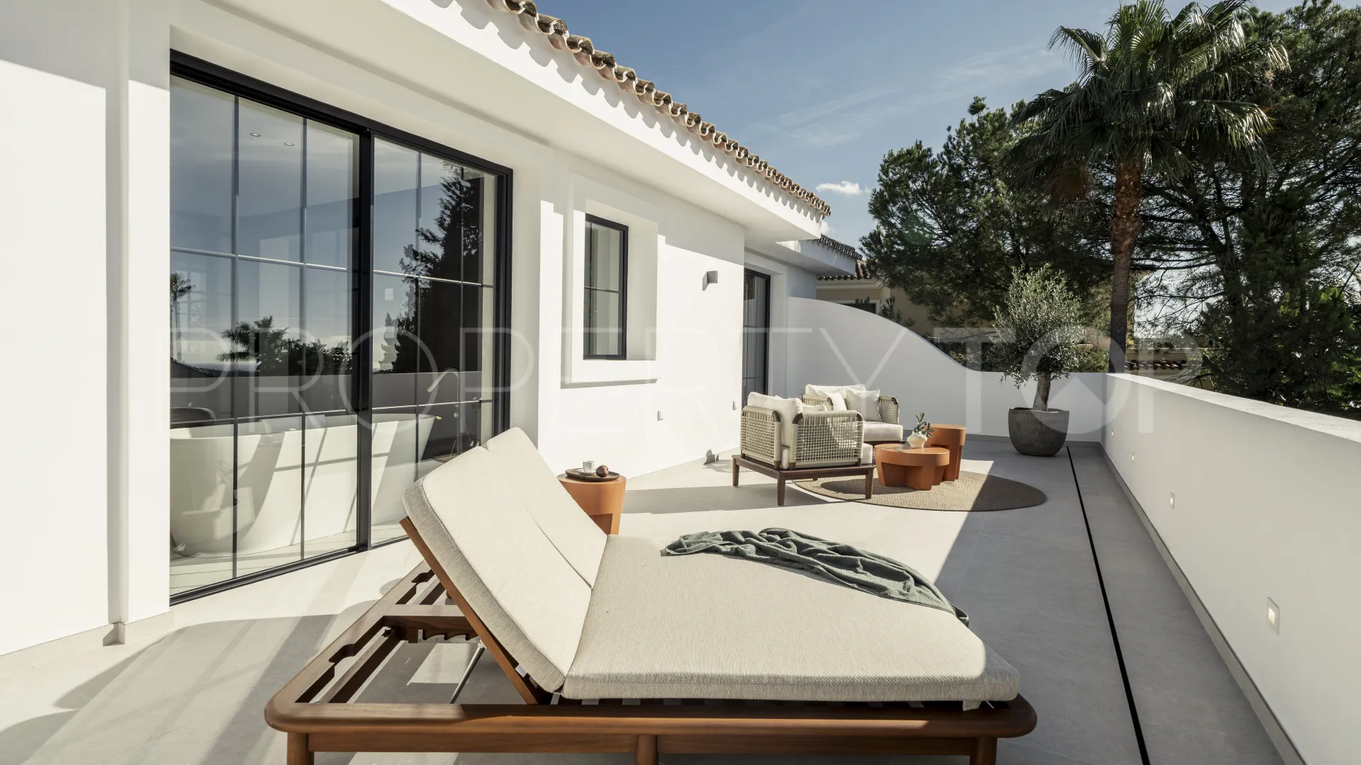 Chalet de 5 dormitorios en venta en Nueva Andalucia
