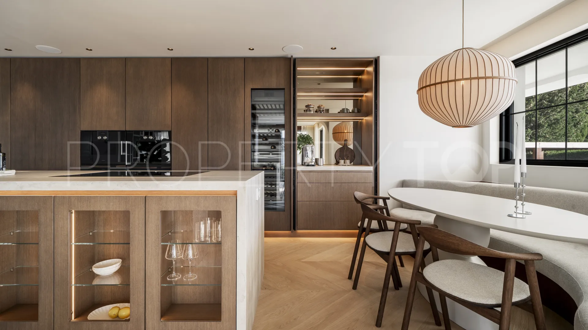 Chalet de 5 dormitorios en venta en Nueva Andalucia
