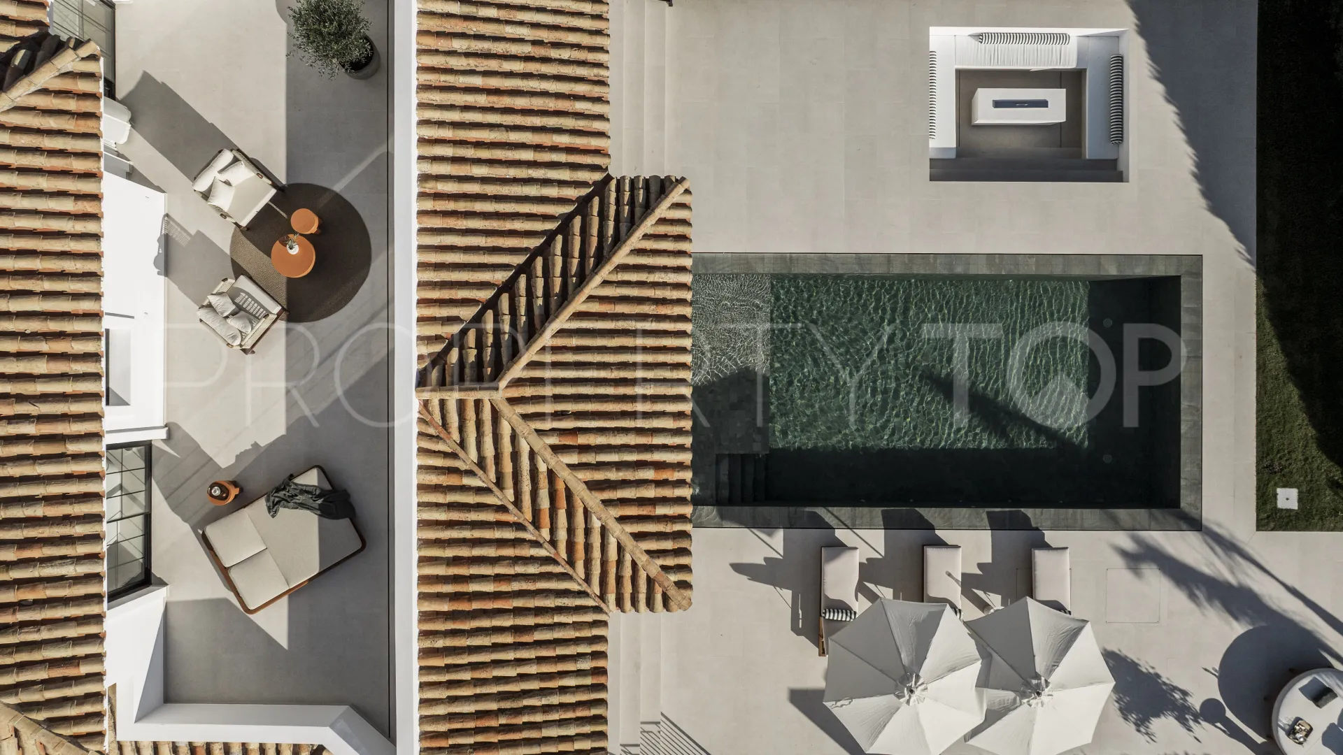 Chalet de 5 dormitorios en venta en Nueva Andalucia
