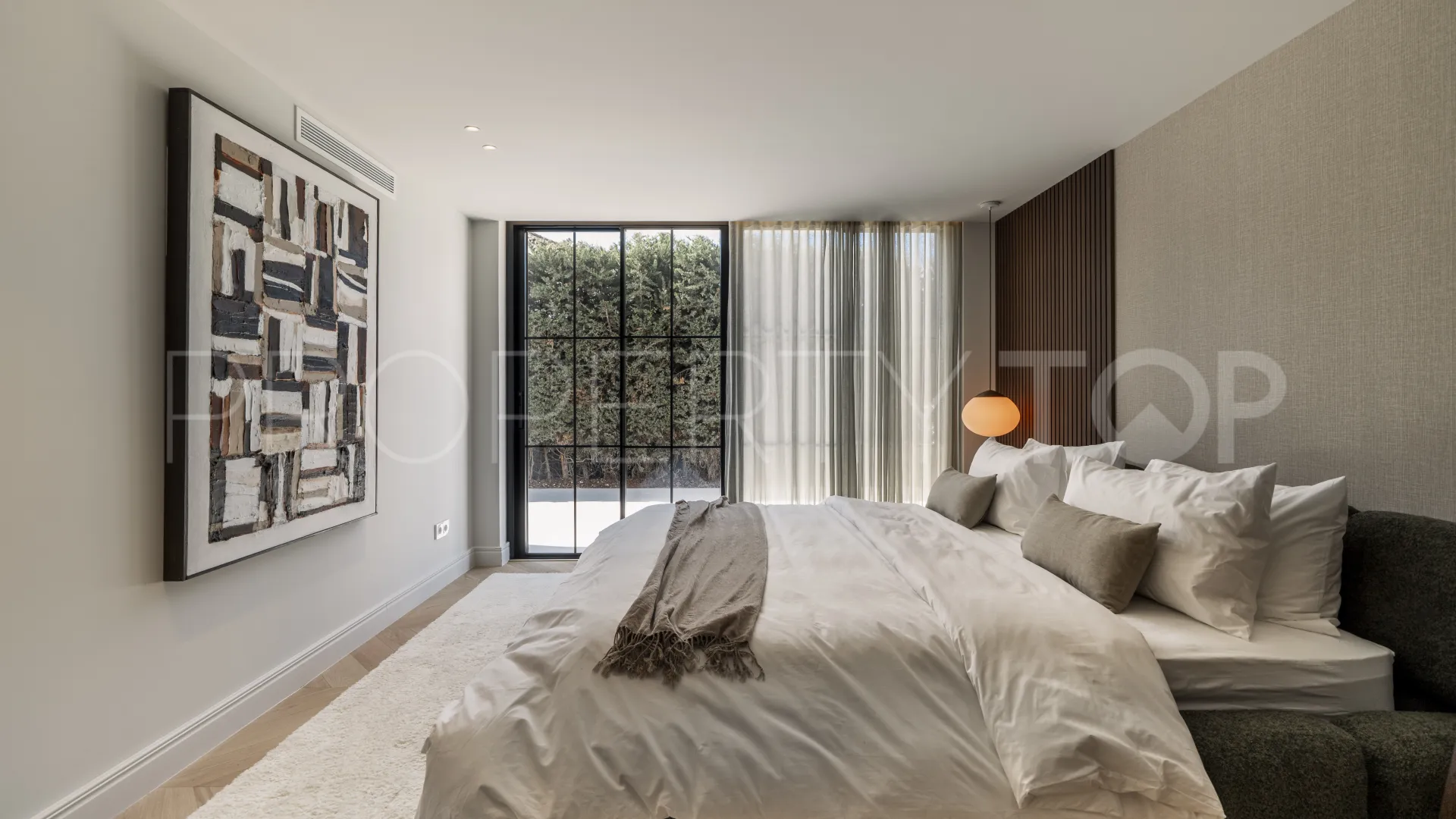 Chalet de 5 dormitorios en venta en Nueva Andalucia