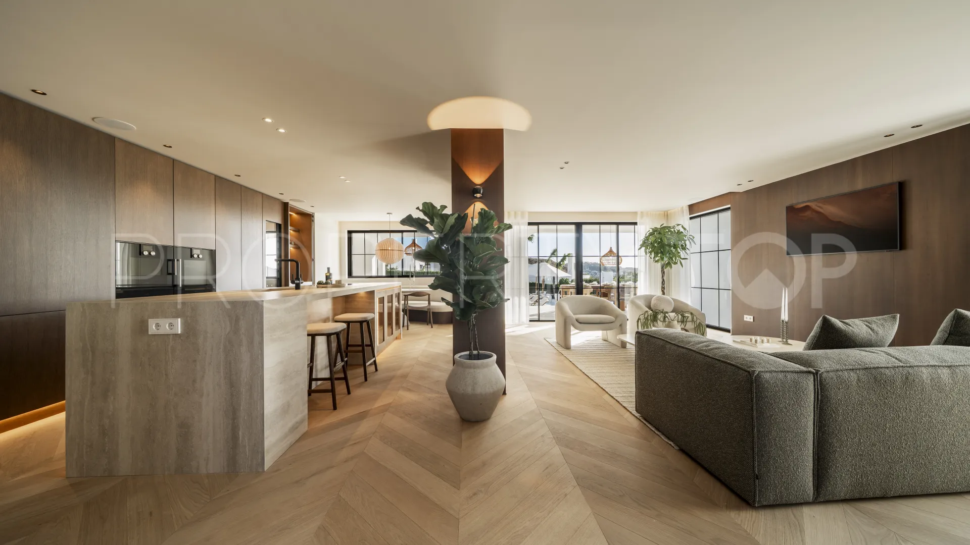 Chalet de 5 dormitorios en venta en Nueva Andalucia