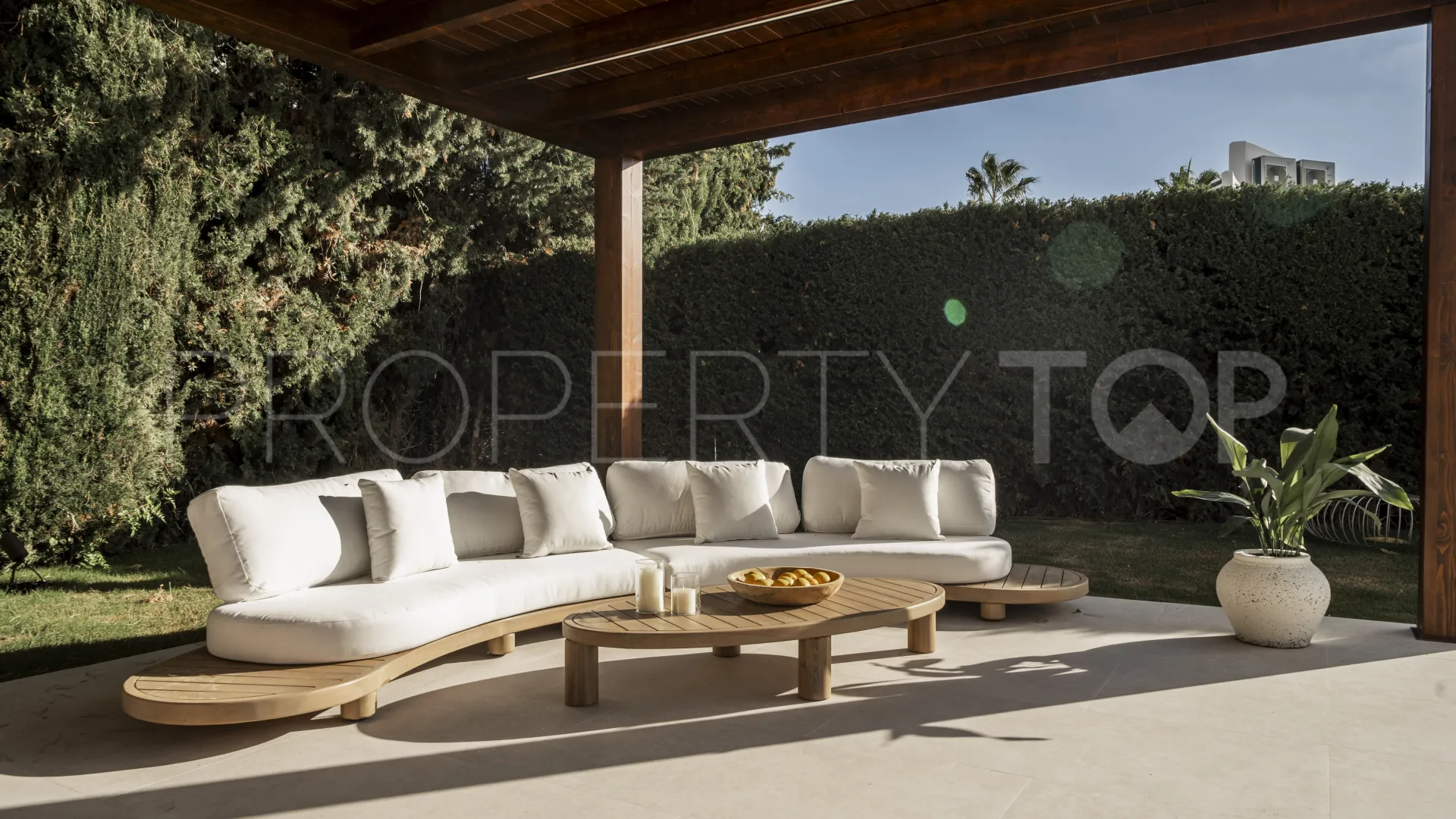 Chalet de 5 dormitorios en venta en Nueva Andalucia