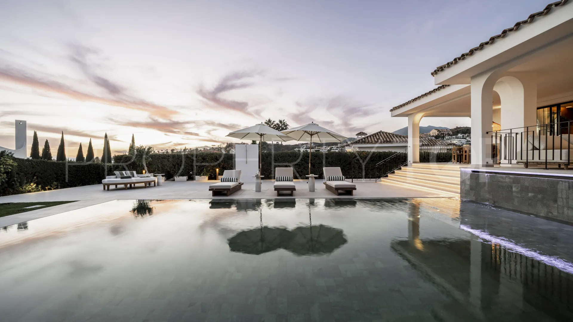 Chalet de 5 dormitorios en venta en Nueva Andalucia