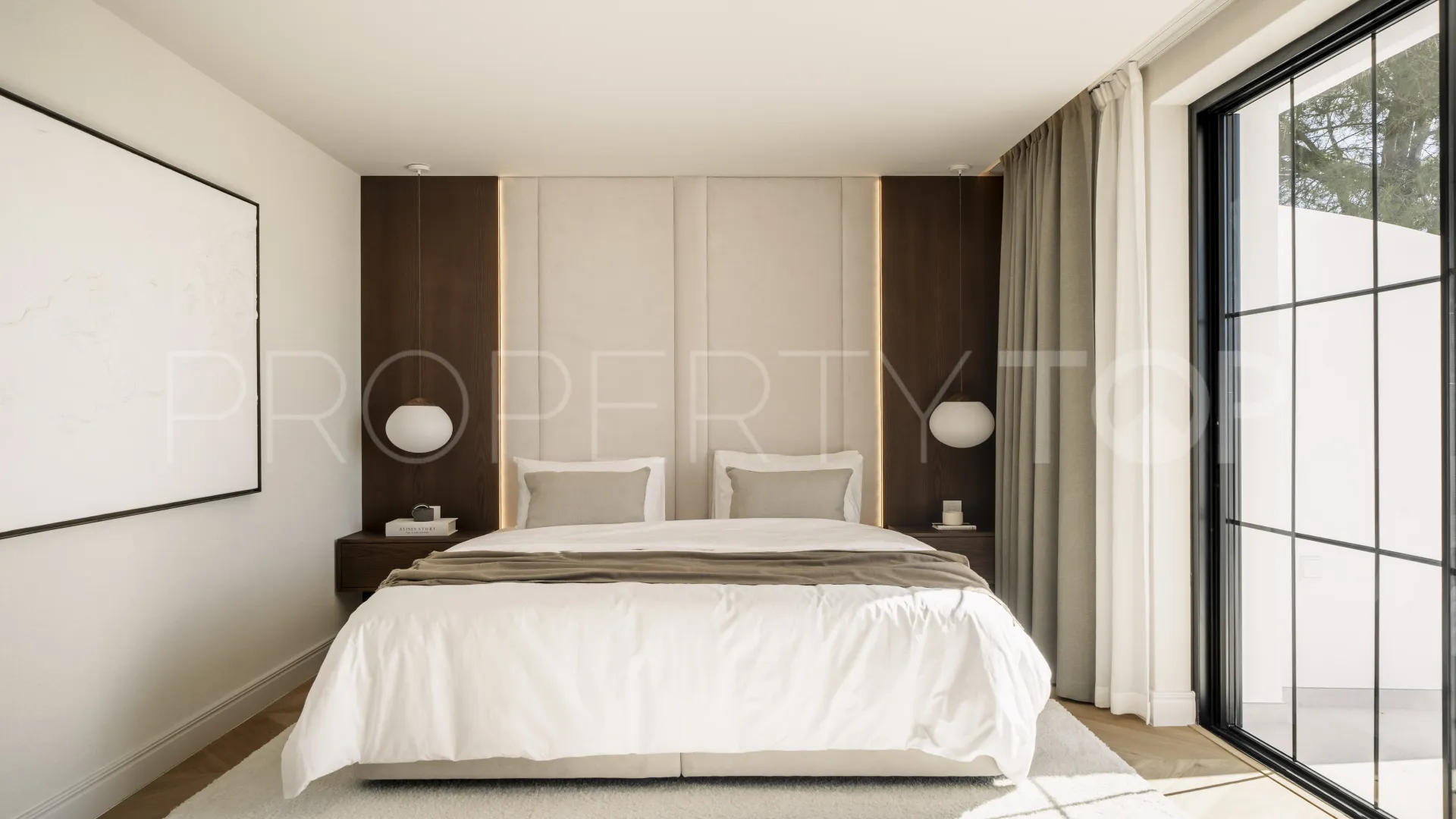 Chalet de 5 dormitorios en venta en Nueva Andalucia
