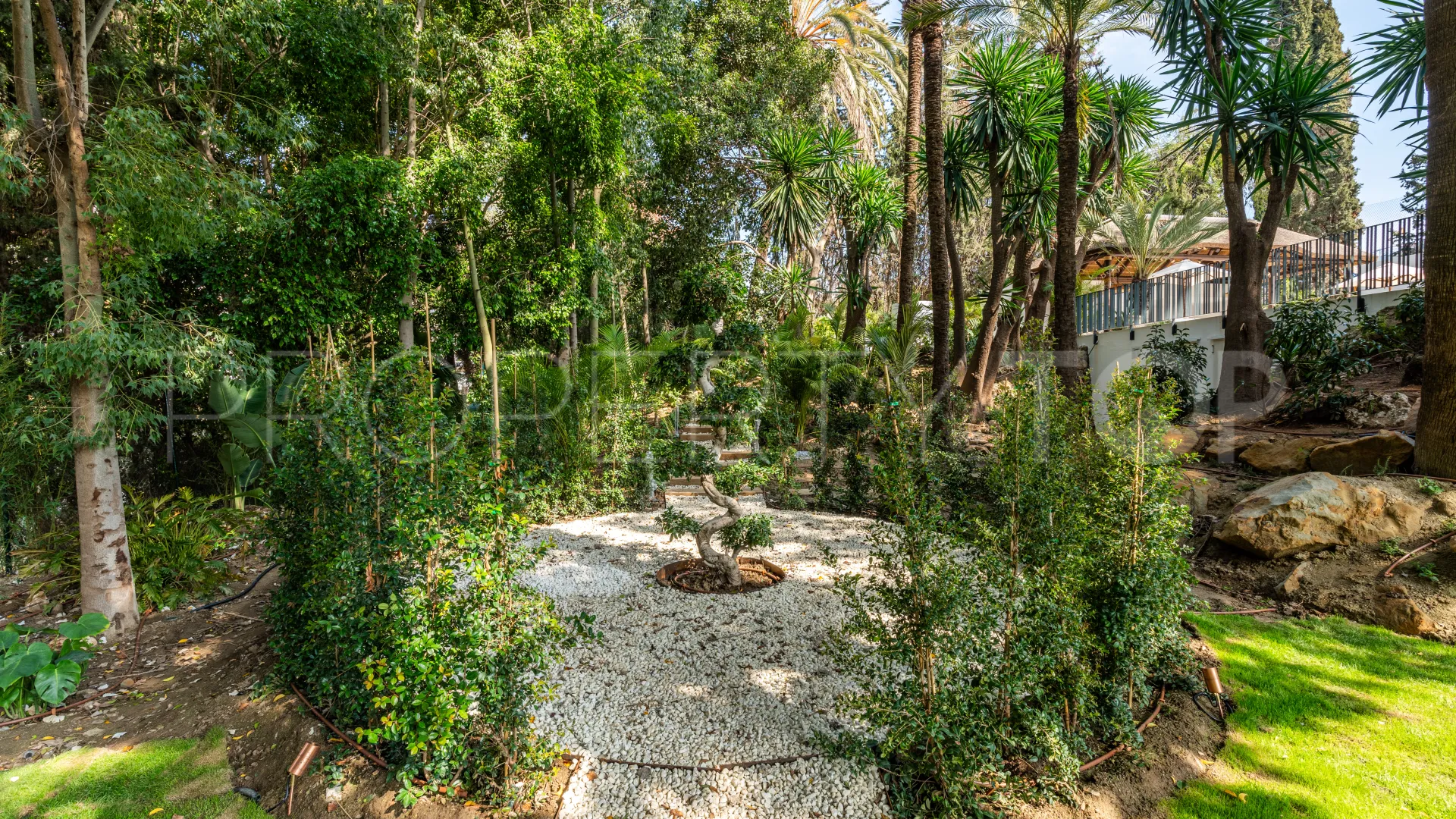 For sale chalet with 5 bedrooms in Nueva Andalucia