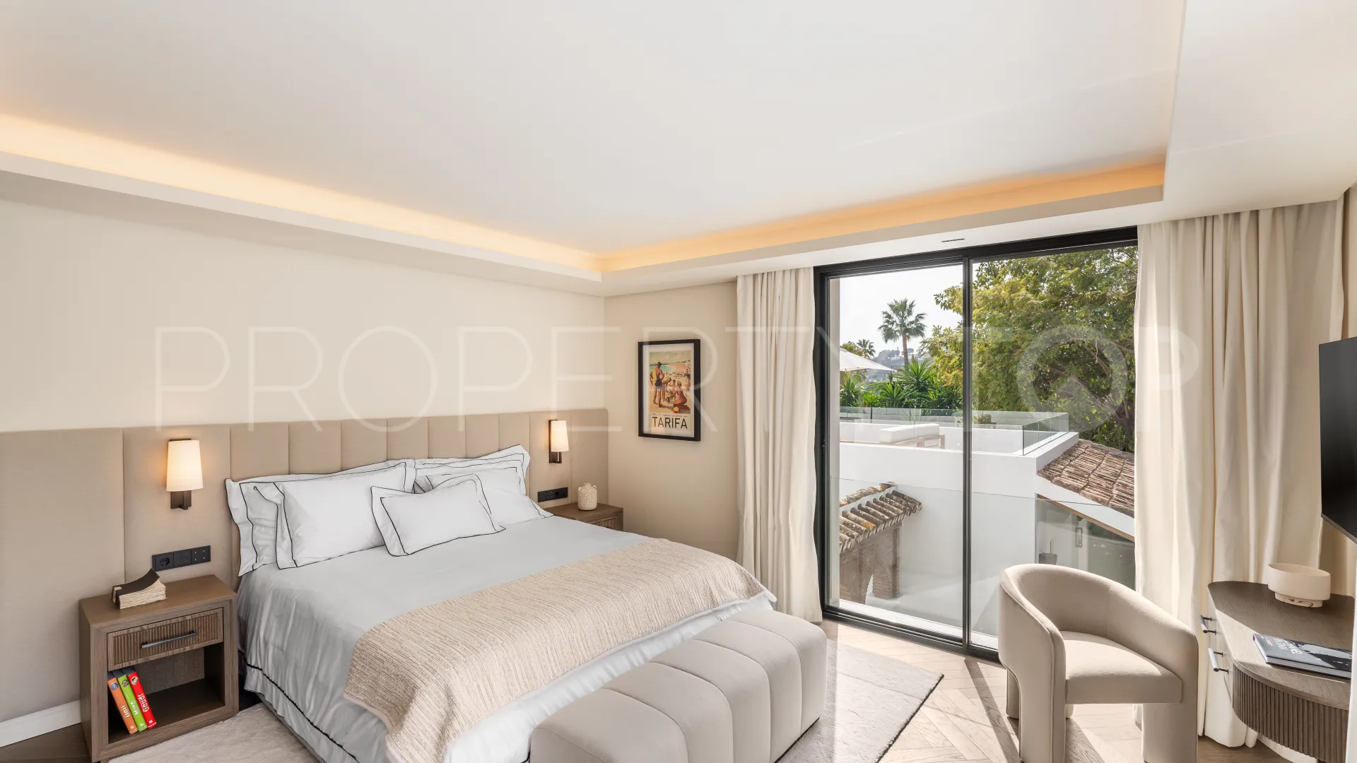 For sale chalet with 5 bedrooms in Nueva Andalucia
