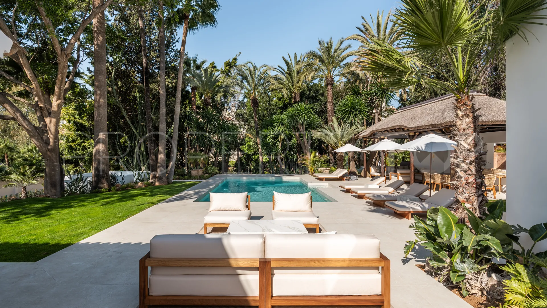 For sale chalet with 5 bedrooms in Nueva Andalucia