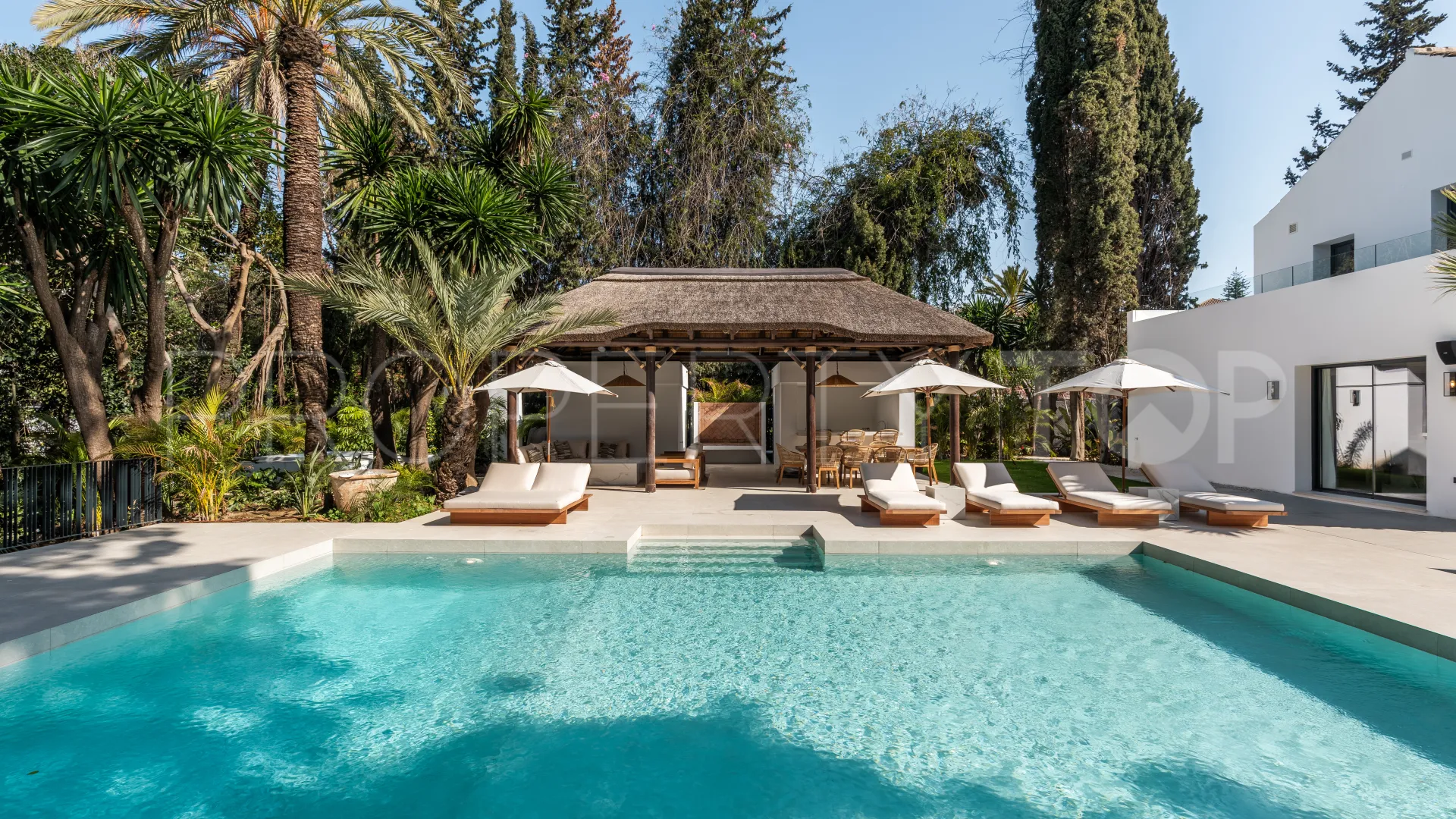 For sale chalet with 5 bedrooms in Nueva Andalucia