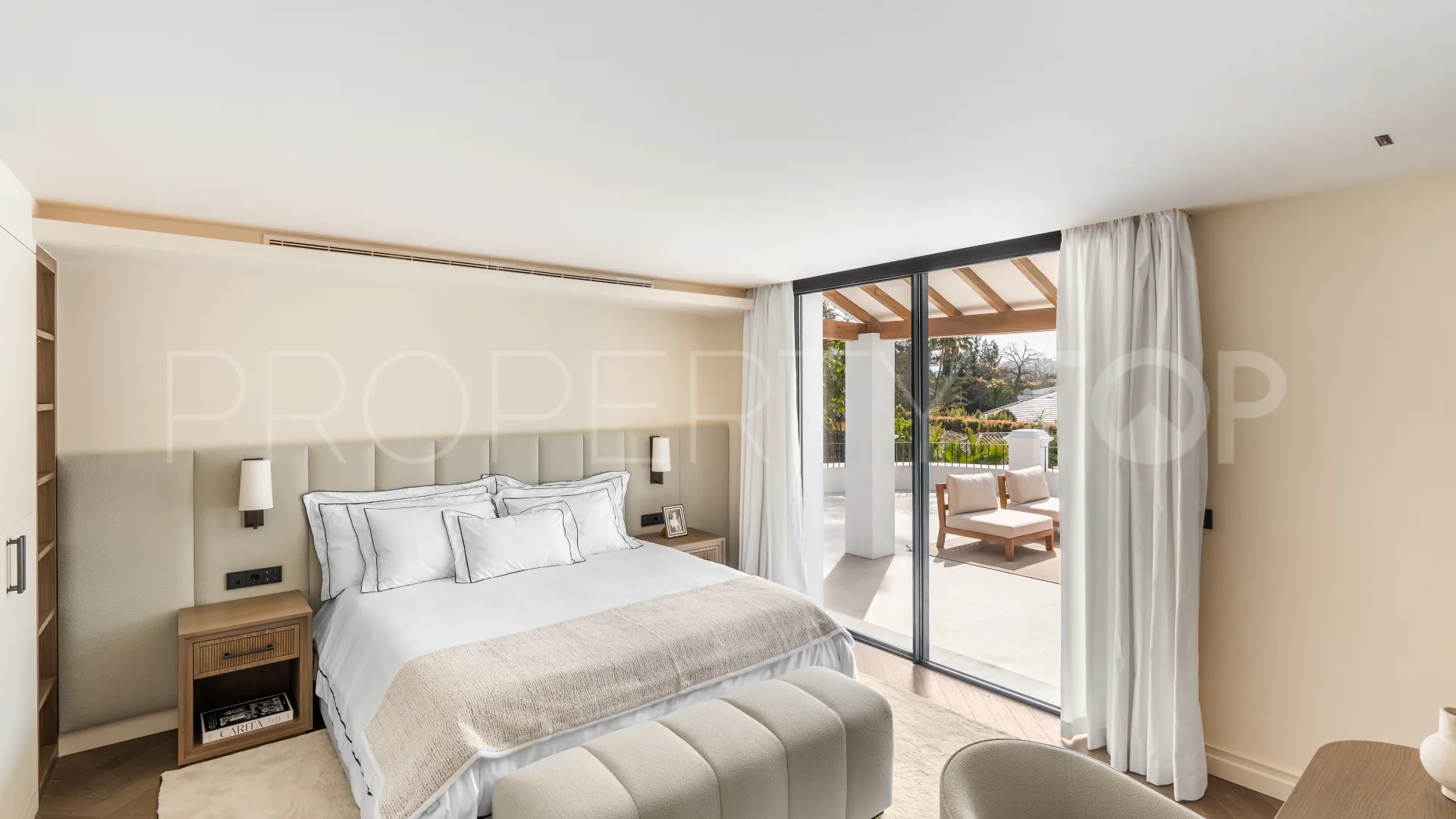 For sale chalet with 5 bedrooms in Nueva Andalucia