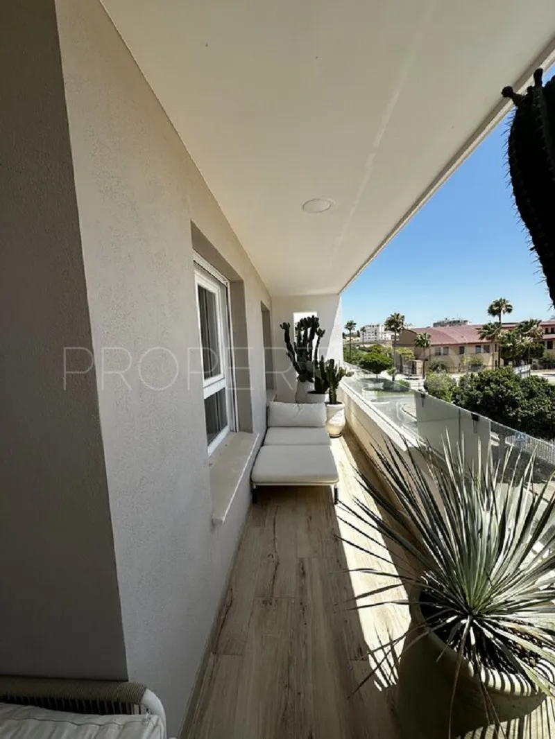 Comprar apartamento de 3 dormitorios en Nueva Andalucia