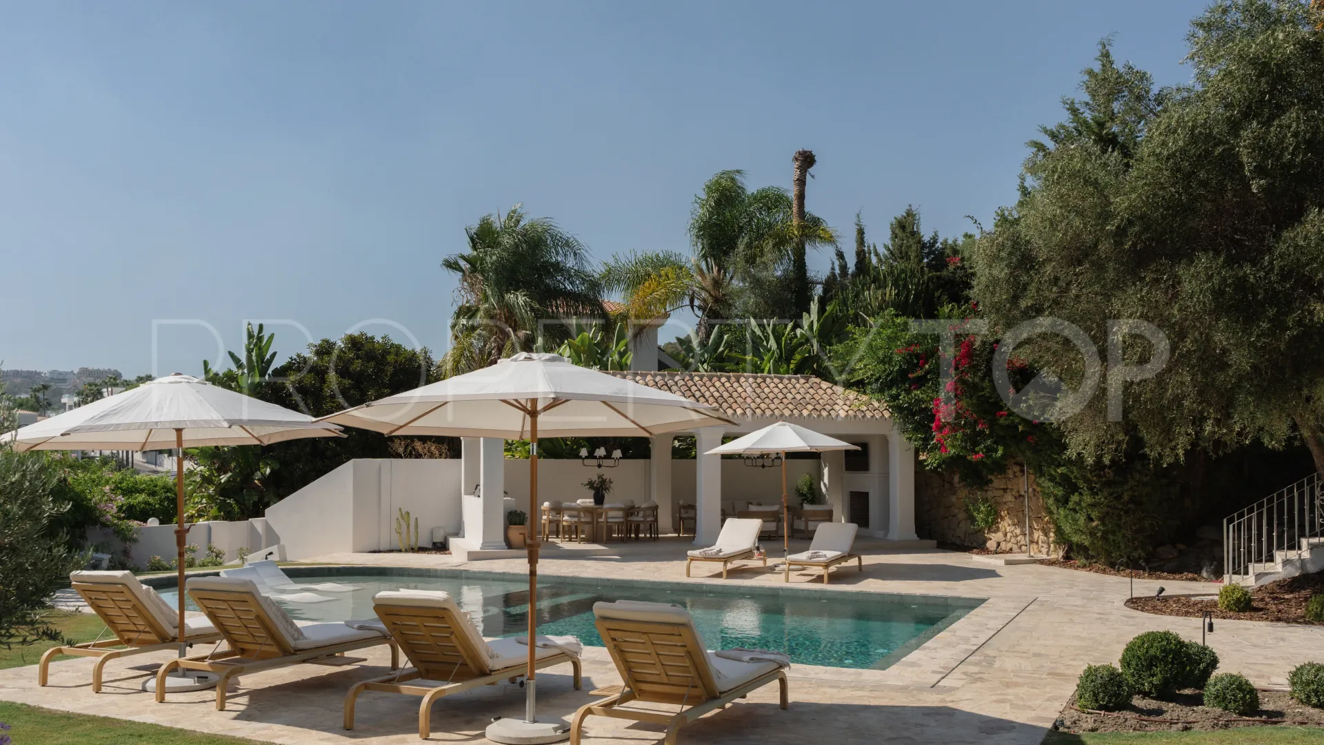 Se vende chalet en Haza del Conde con 4 dormitorios