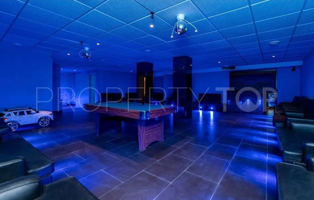 Chalet with 6 bedrooms for sale in Nueva Andalucia