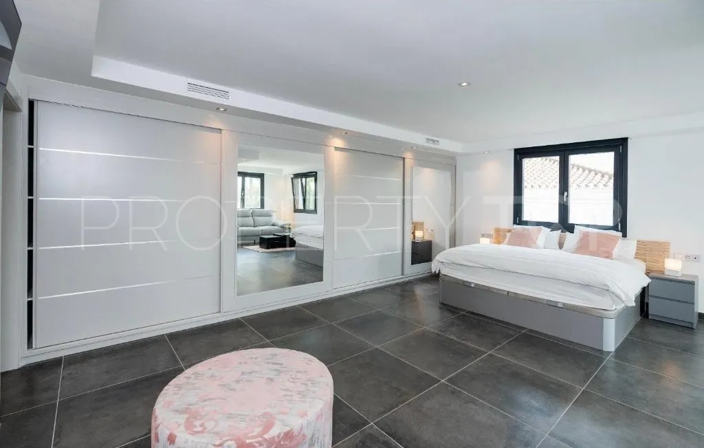Chalet with 6 bedrooms for sale in Nueva Andalucia