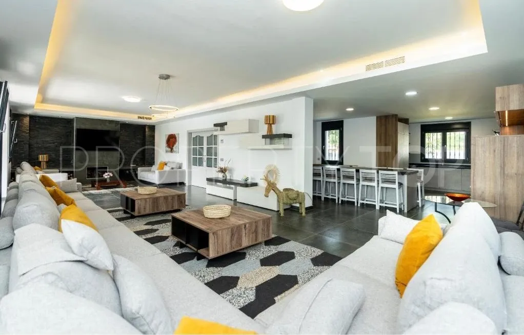 Chalet with 6 bedrooms for sale in Nueva Andalucia
