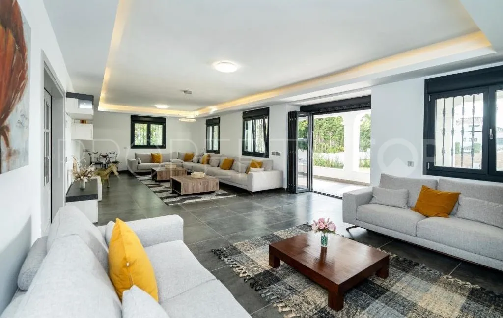 Chalet with 6 bedrooms for sale in Nueva Andalucia