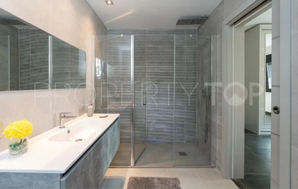 Chalet with 6 bedrooms for sale in Nueva Andalucia