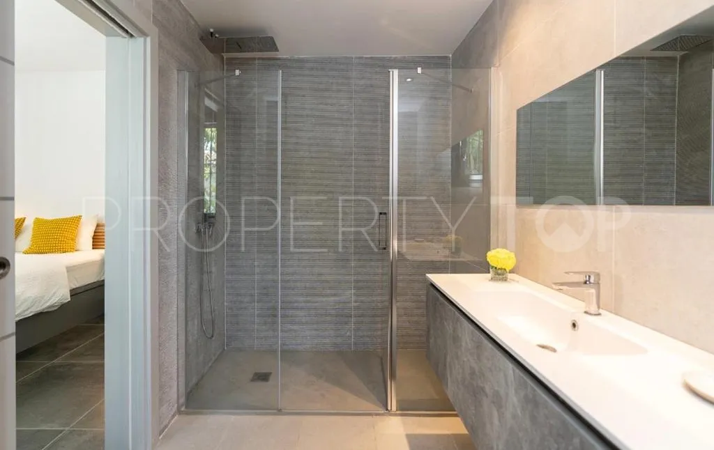Chalet with 6 bedrooms for sale in Nueva Andalucia