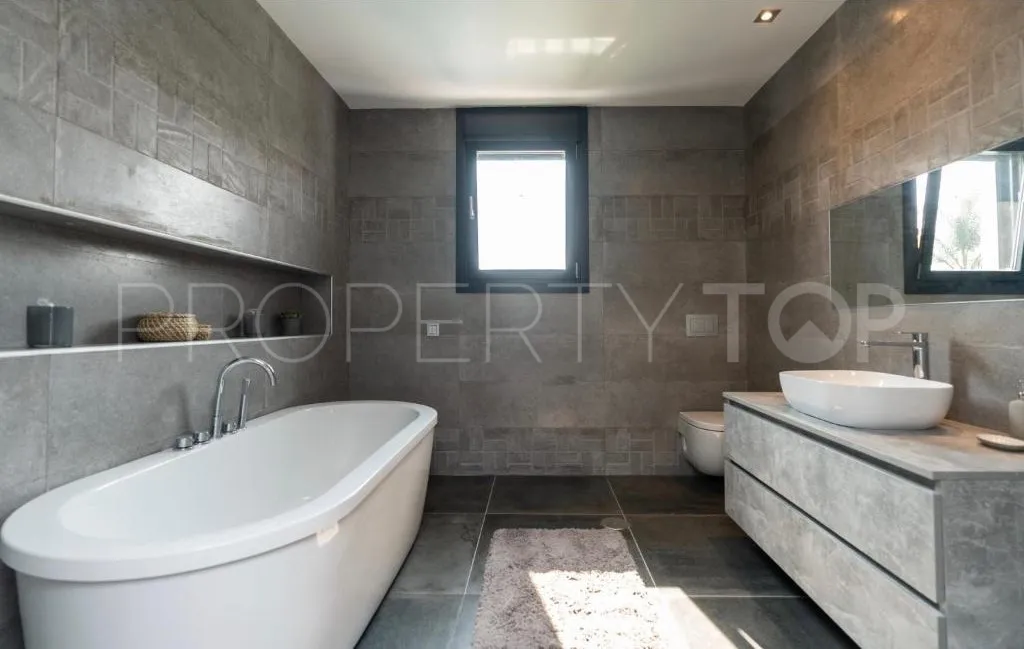 Chalet with 6 bedrooms for sale in Nueva Andalucia