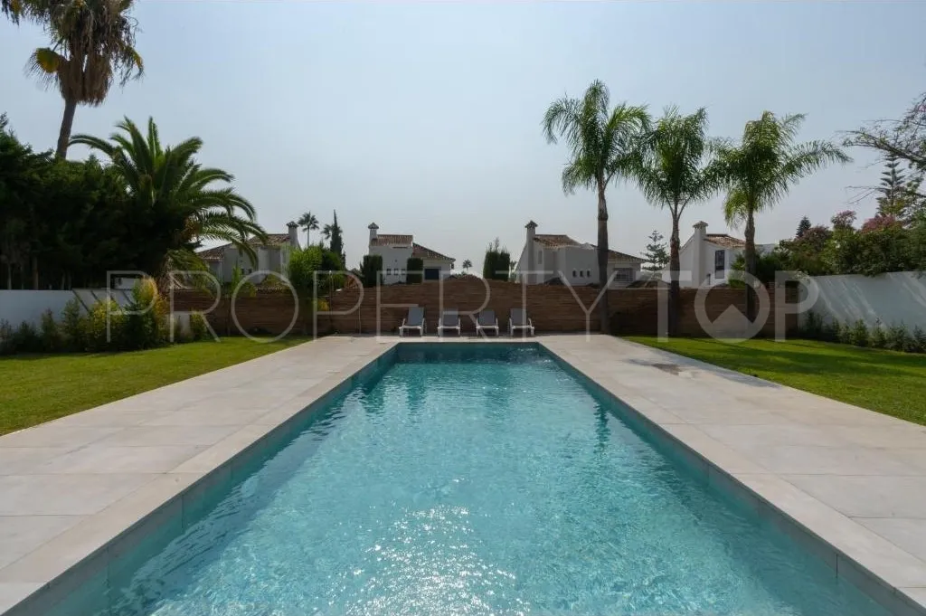 Chalet with 6 bedrooms for sale in Nueva Andalucia