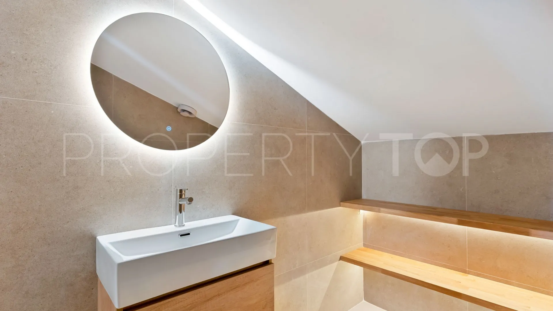 Buy town house with 4 bedrooms in Nagüeles