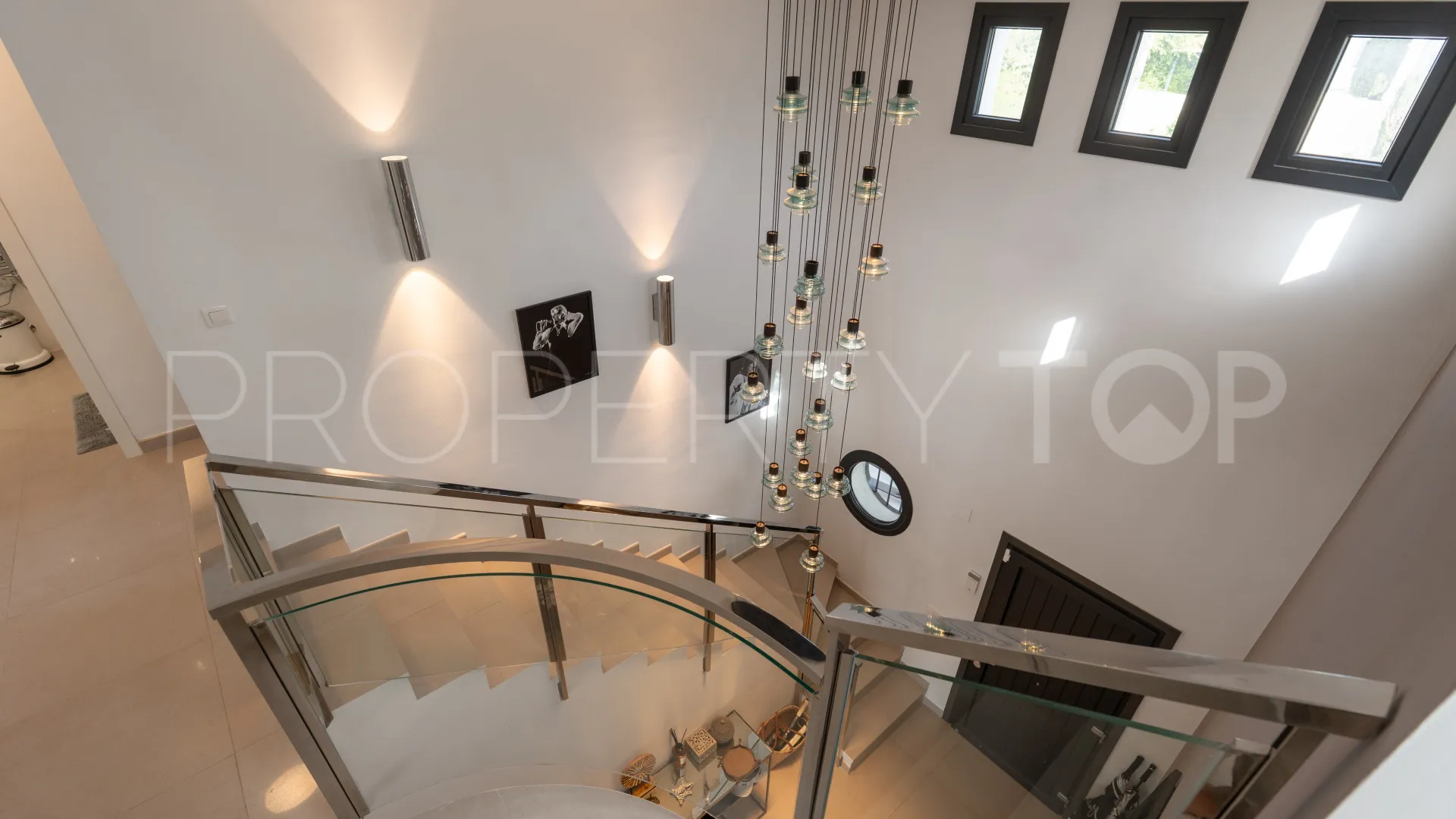 Chalet con 5 dormitorios en venta en Aloha