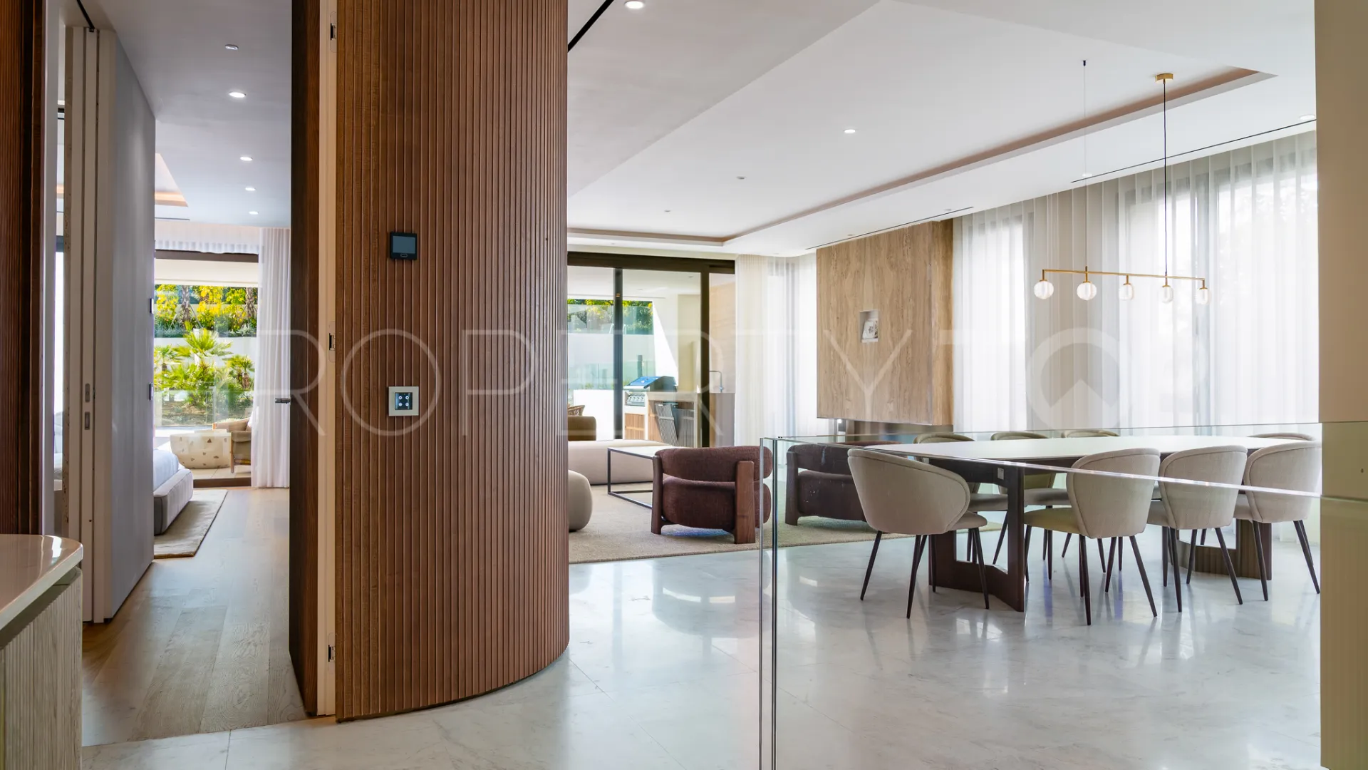 Apartment for sale in Marbella Golden Mile with 4 bedrooms
