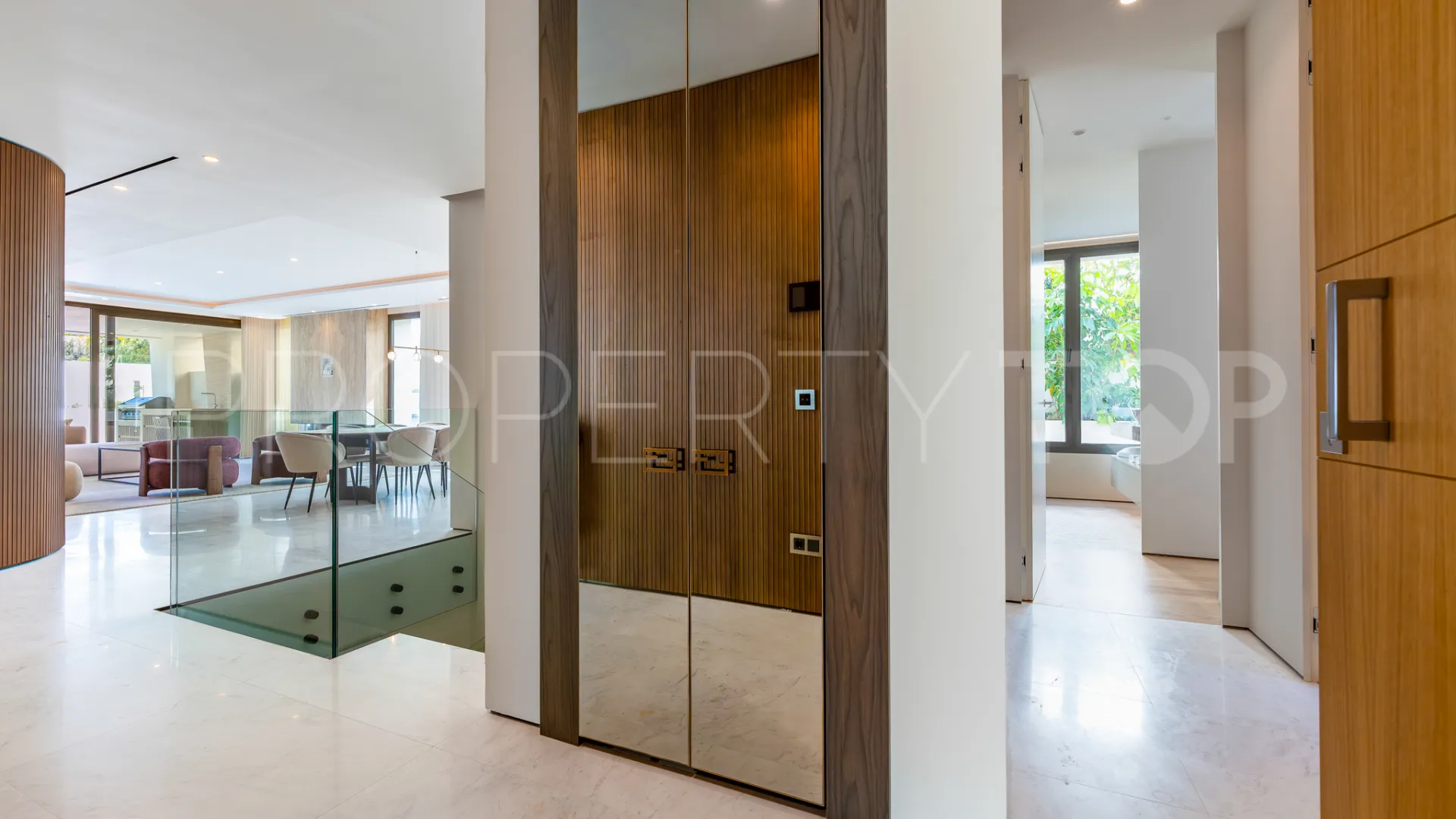 Apartment for sale in Marbella Golden Mile with 4 bedrooms