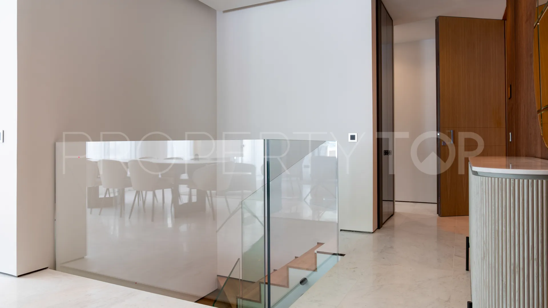 Apartment for sale in Marbella Golden Mile with 4 bedrooms