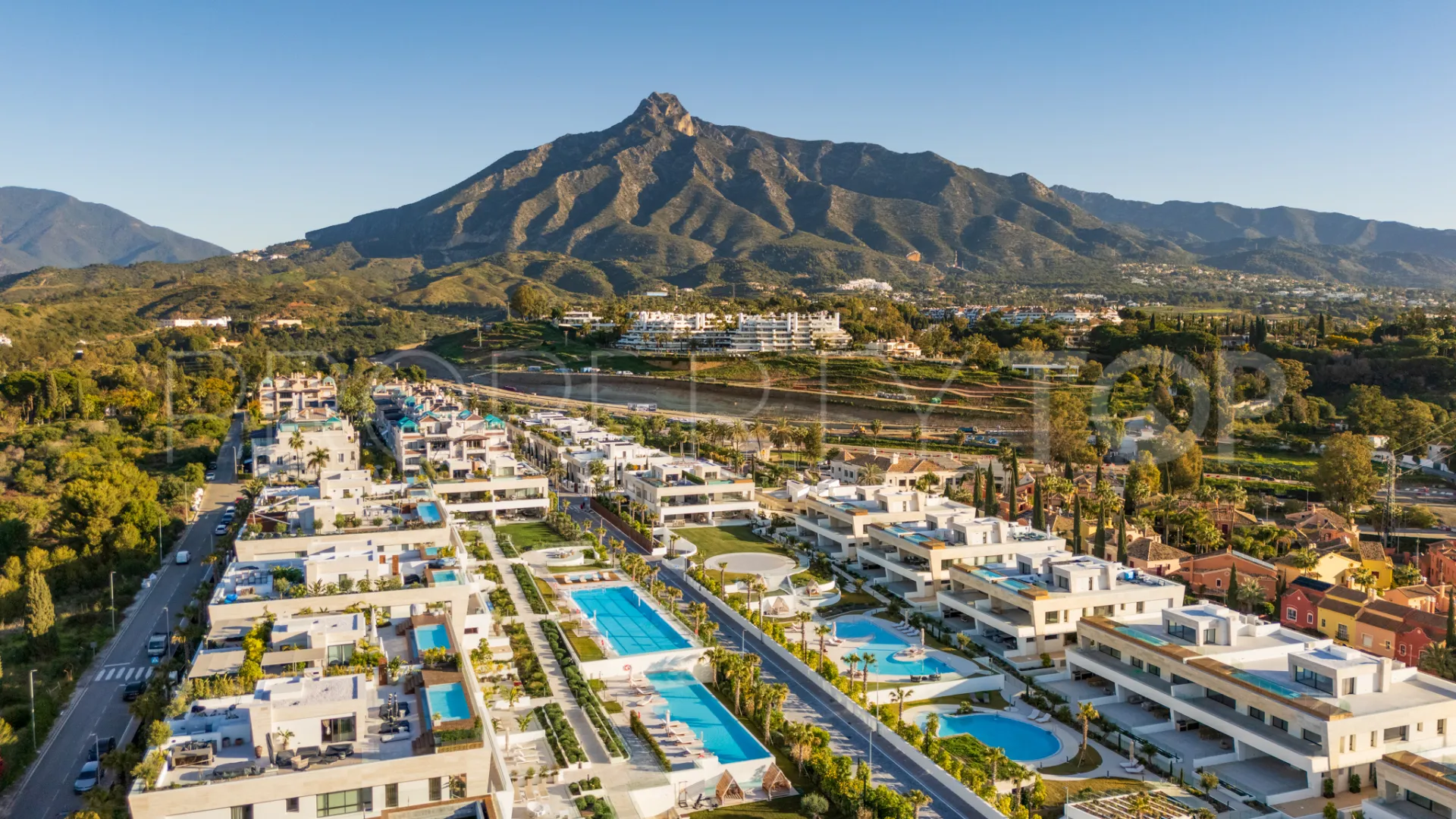 Apartment for sale in Marbella Golden Mile with 4 bedrooms