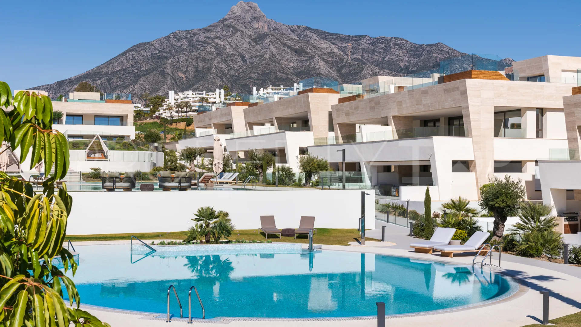 Apartment for sale in Marbella Golden Mile with 4 bedrooms