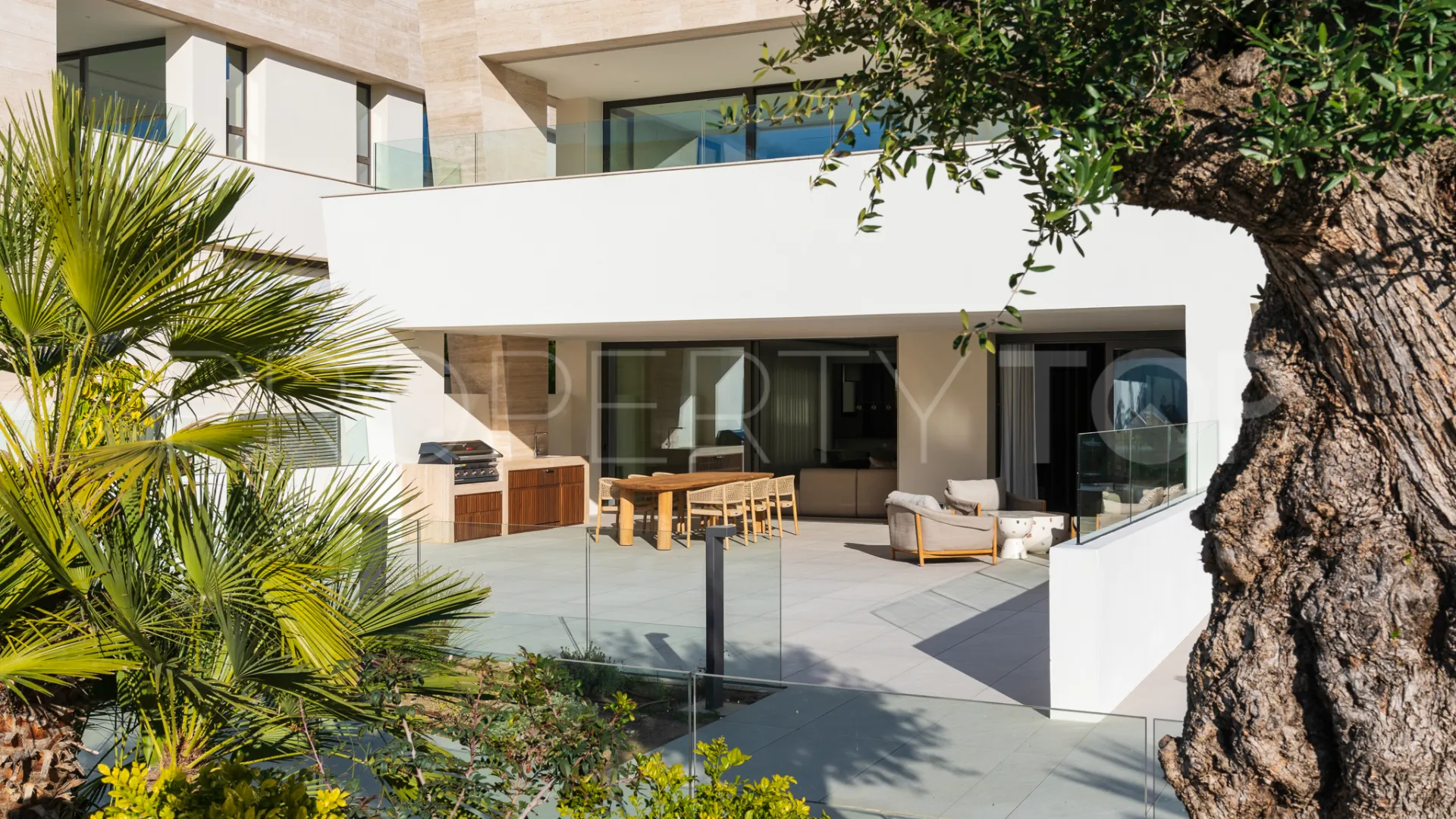 Apartment for sale in Marbella Golden Mile with 4 bedrooms