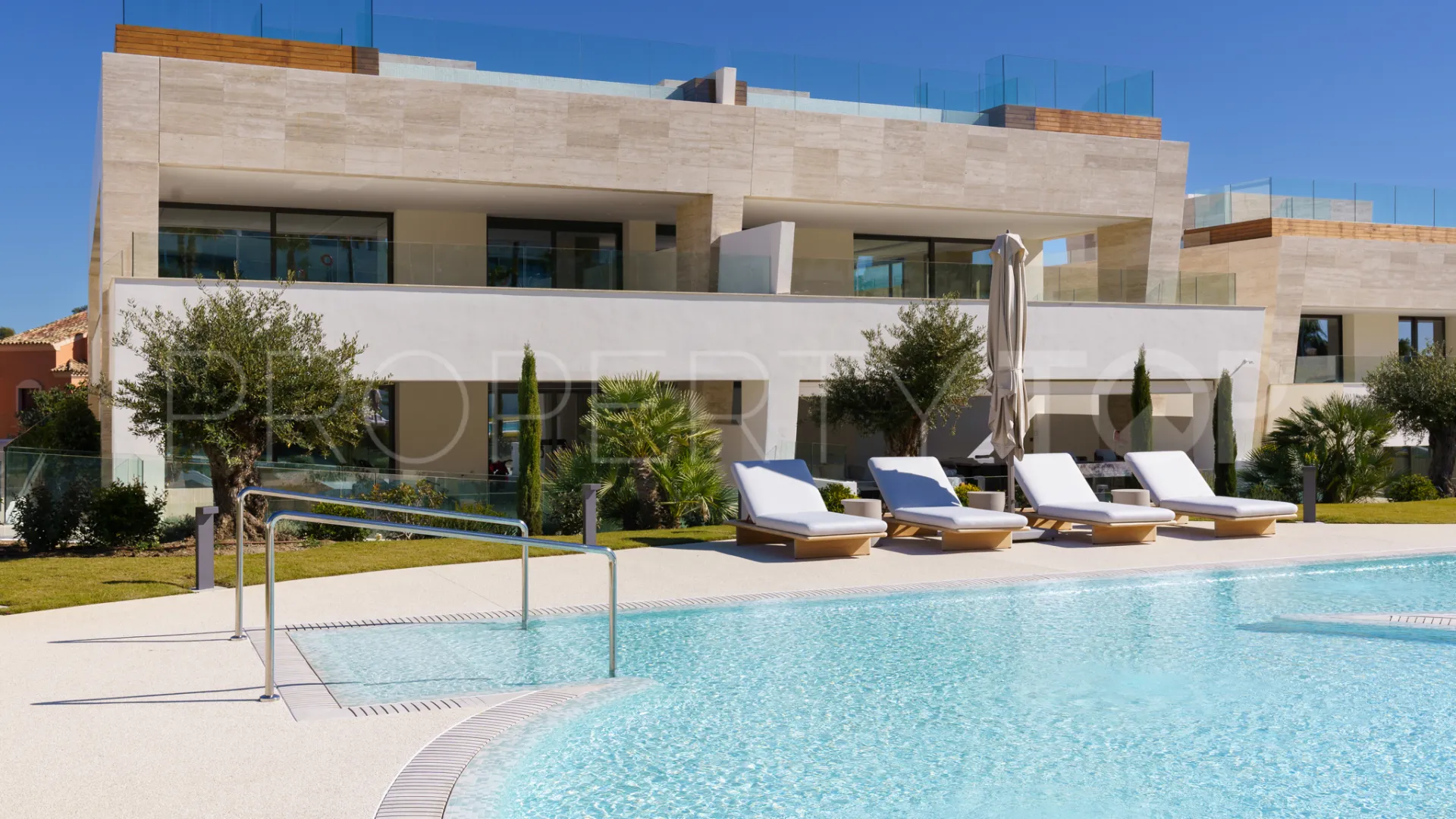 Apartment for sale in Marbella Golden Mile with 4 bedrooms