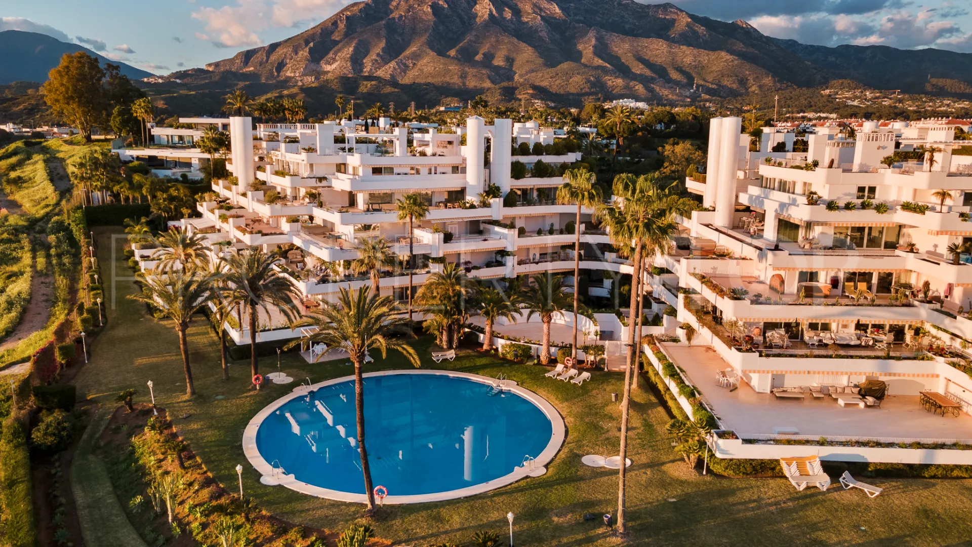 3 bedrooms Marbella Golden Mile apartment for sale