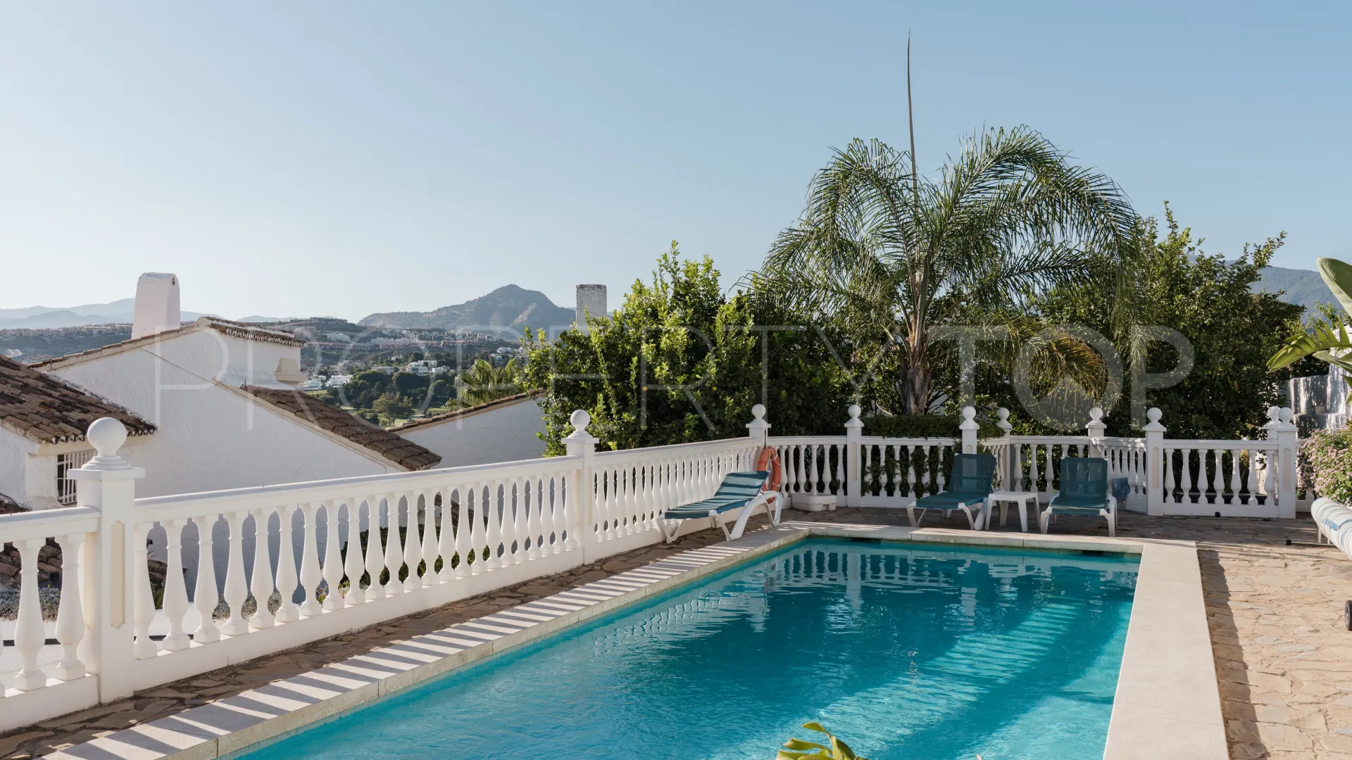 For sale town house in Atalaya Golf