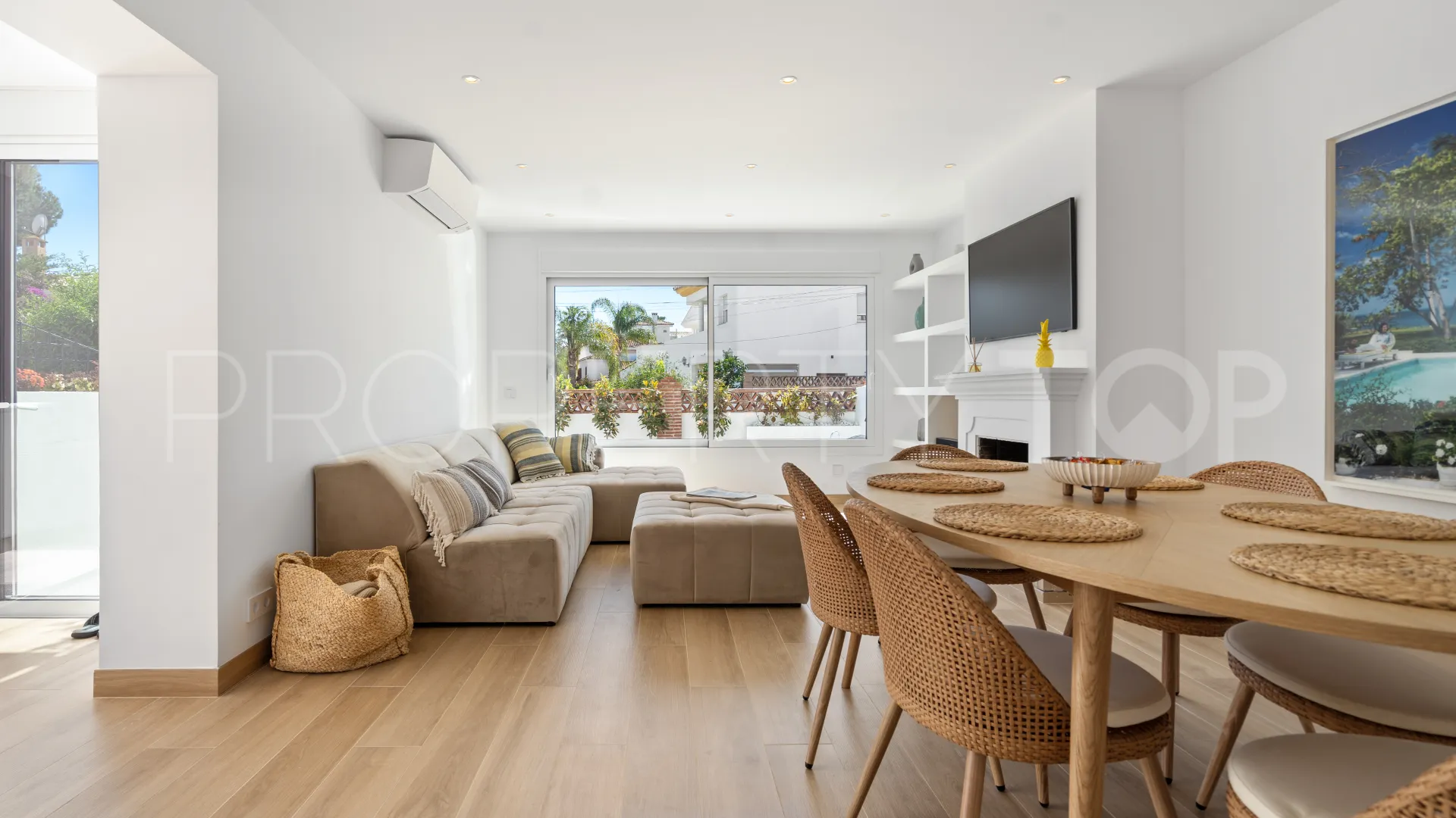 For sale town house in San Pedro Playa with 4 bedrooms