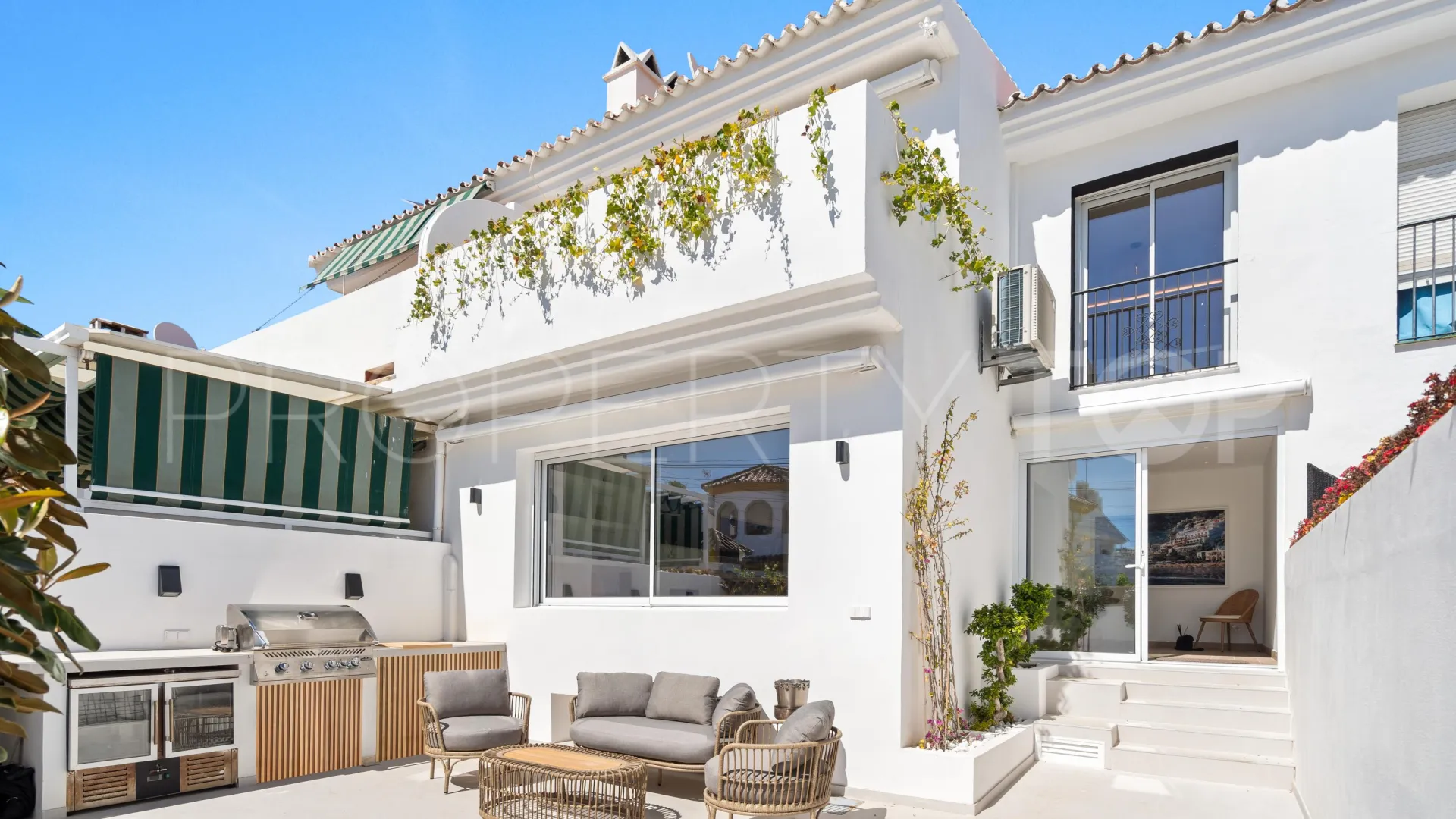 For sale town house in San Pedro Playa with 4 bedrooms