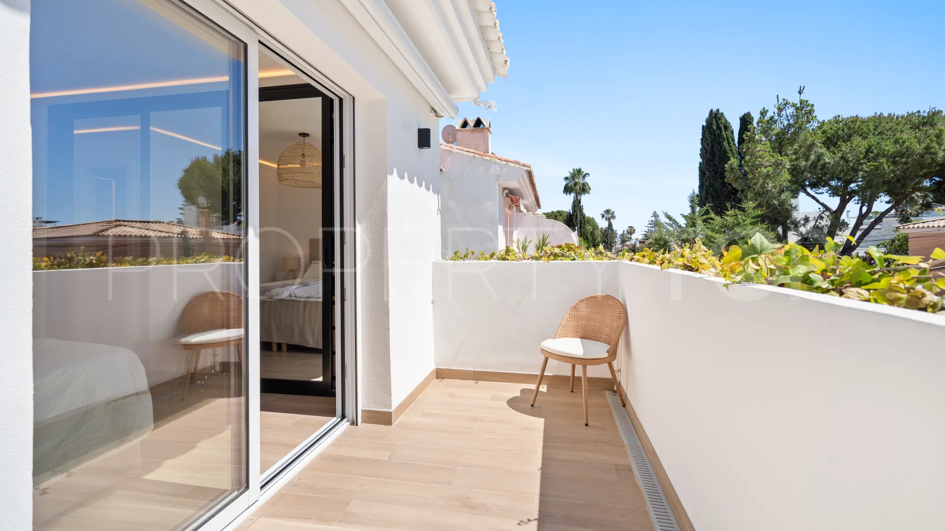 For sale town house in San Pedro Playa with 4 bedrooms