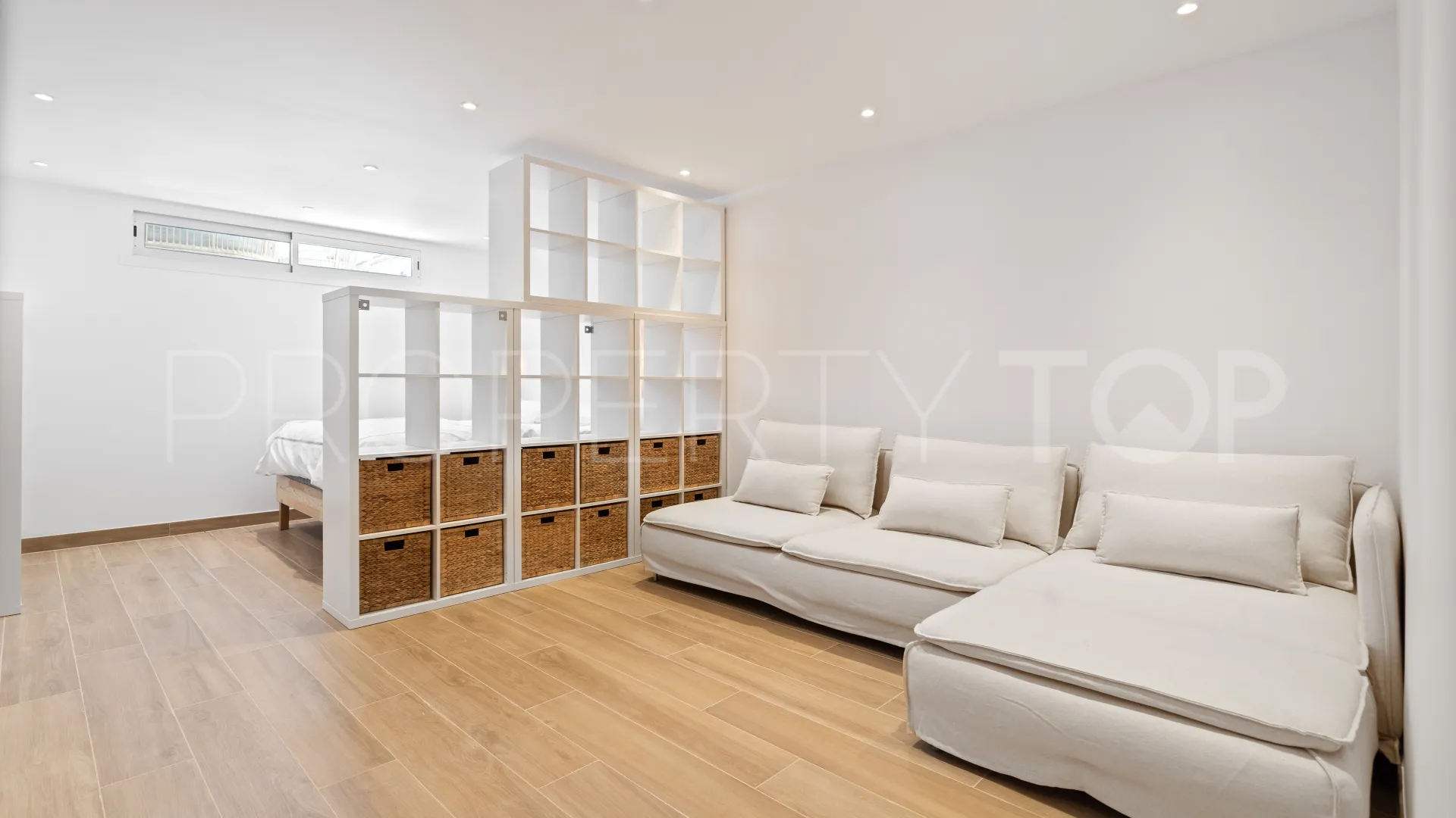 For sale town house in San Pedro Playa with 4 bedrooms